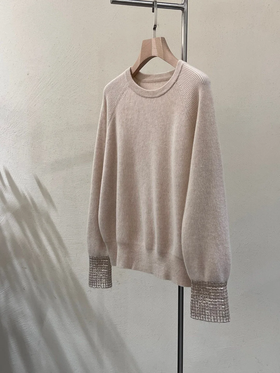 Casual exquisitely decorated cashmere pullover