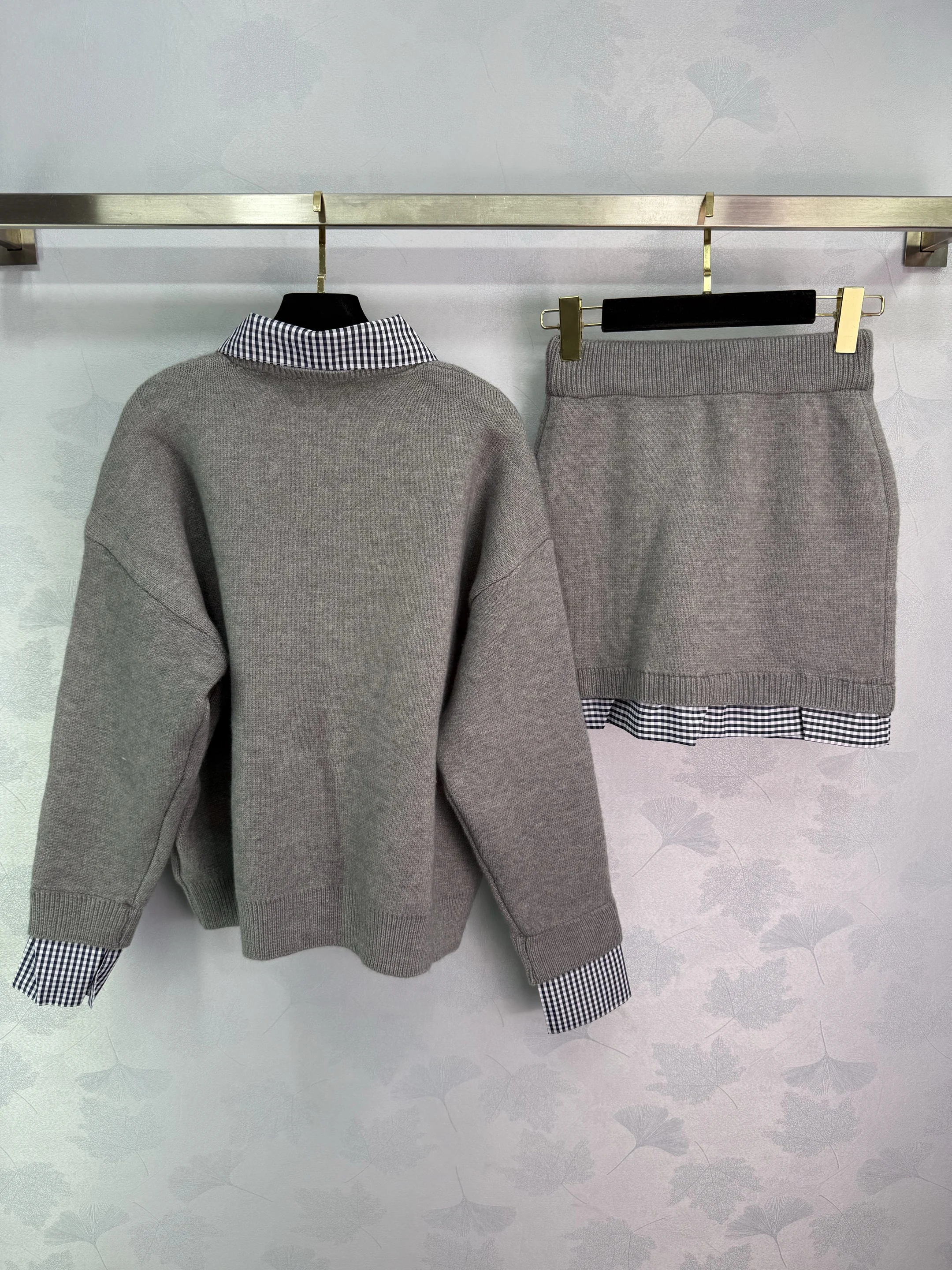 

2025 Early Autumn New Polo Collar Top+Grid Half Skirt Embroidered Grid Splicing Design in 3 Colors 505