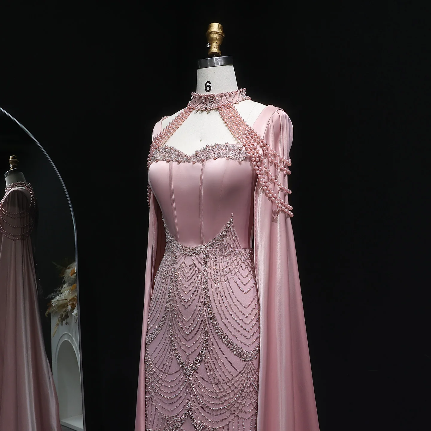 Sharon Said Elegantes Rosa Perlenbesetztes Meerjungfrauen-Abendkleid mit Cape-Ärmeln, Exquisite Details für Arabische Partykleider SS662 Maßanfertigung – Detail 15