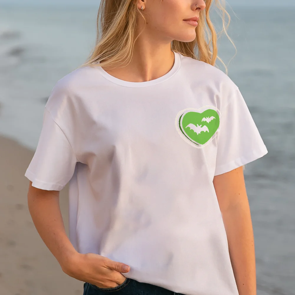 

Футболка унисекс из высококачественного хлопка с рисунком летучей мыши в сердце идеально подходит для модных образов. Уникальный стиль и модные наряды вперед.