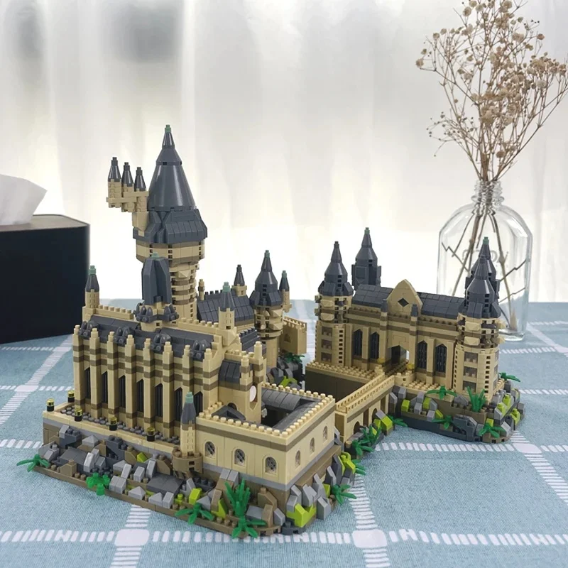 Nieuwe Micro Bouwstenen Set Magic Middeleeuwen Kasteel MOC Creatieve Bricks Speelgoed voor Kinderen Volwassen Kerstcadeaus DIY Speelgoed 3000 + Stuks - afbeelding 2