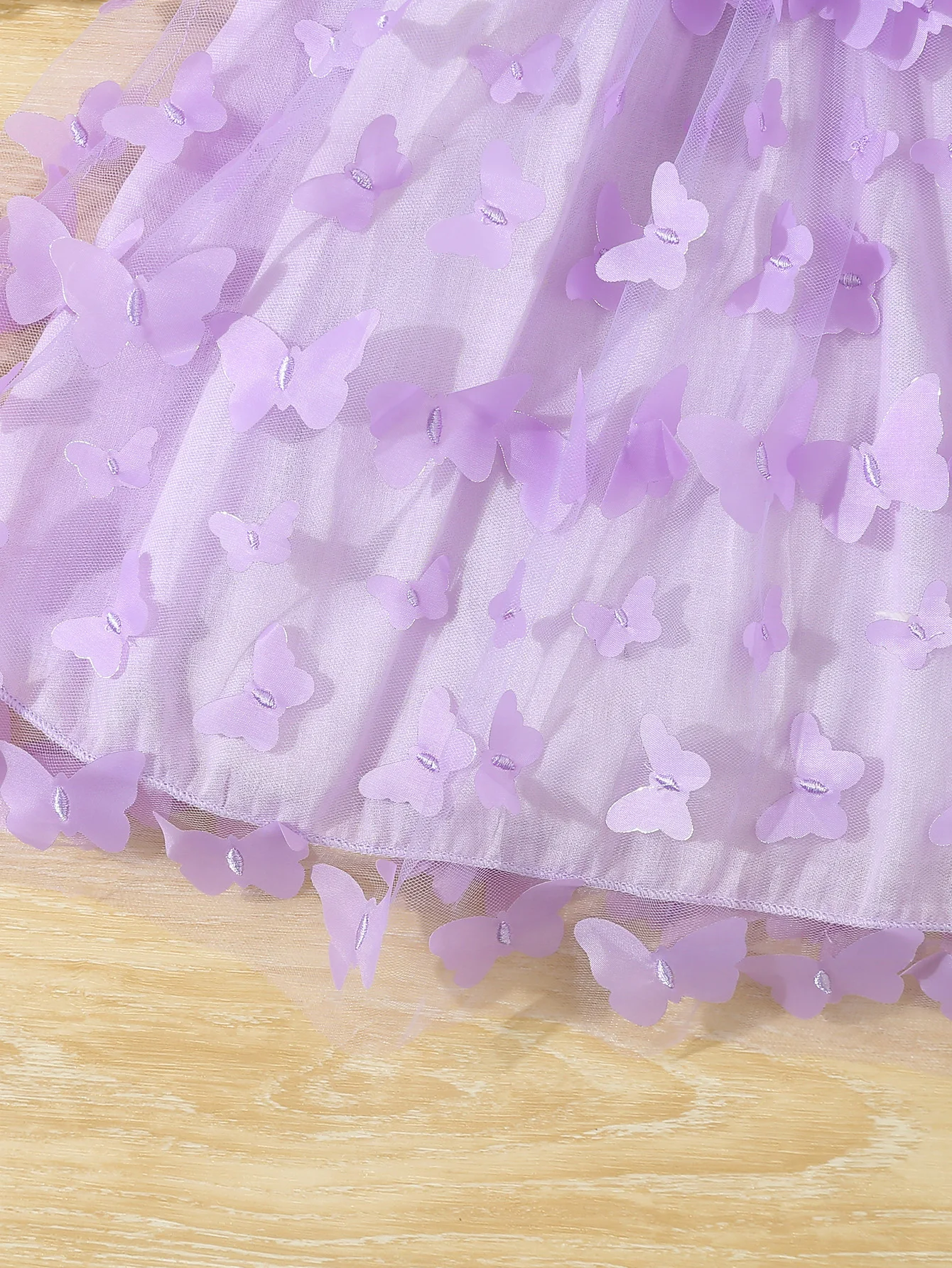 Sommerkleid für Kleinkinder und Mädchen mit Schmetterlings-Dekor und Mesh-Einsätzen, Elegantes Ärmelloses Prinzessinnenkleid – Detail 7