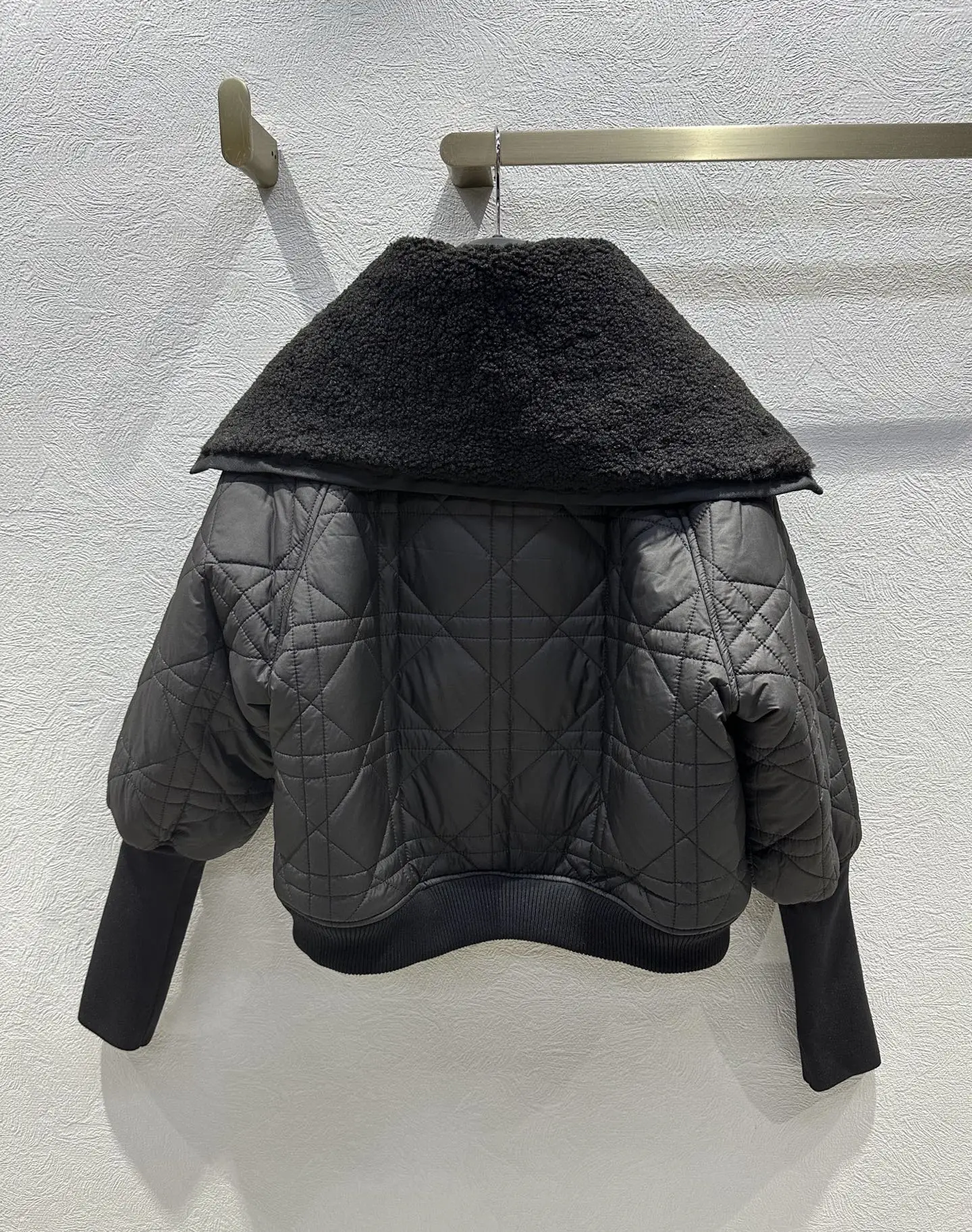 

Осенне-зимняя женская экологически чистая куртка с подкладкой из овечьей шерсти, клетчатая куртка с рукавами из ягненка HL171