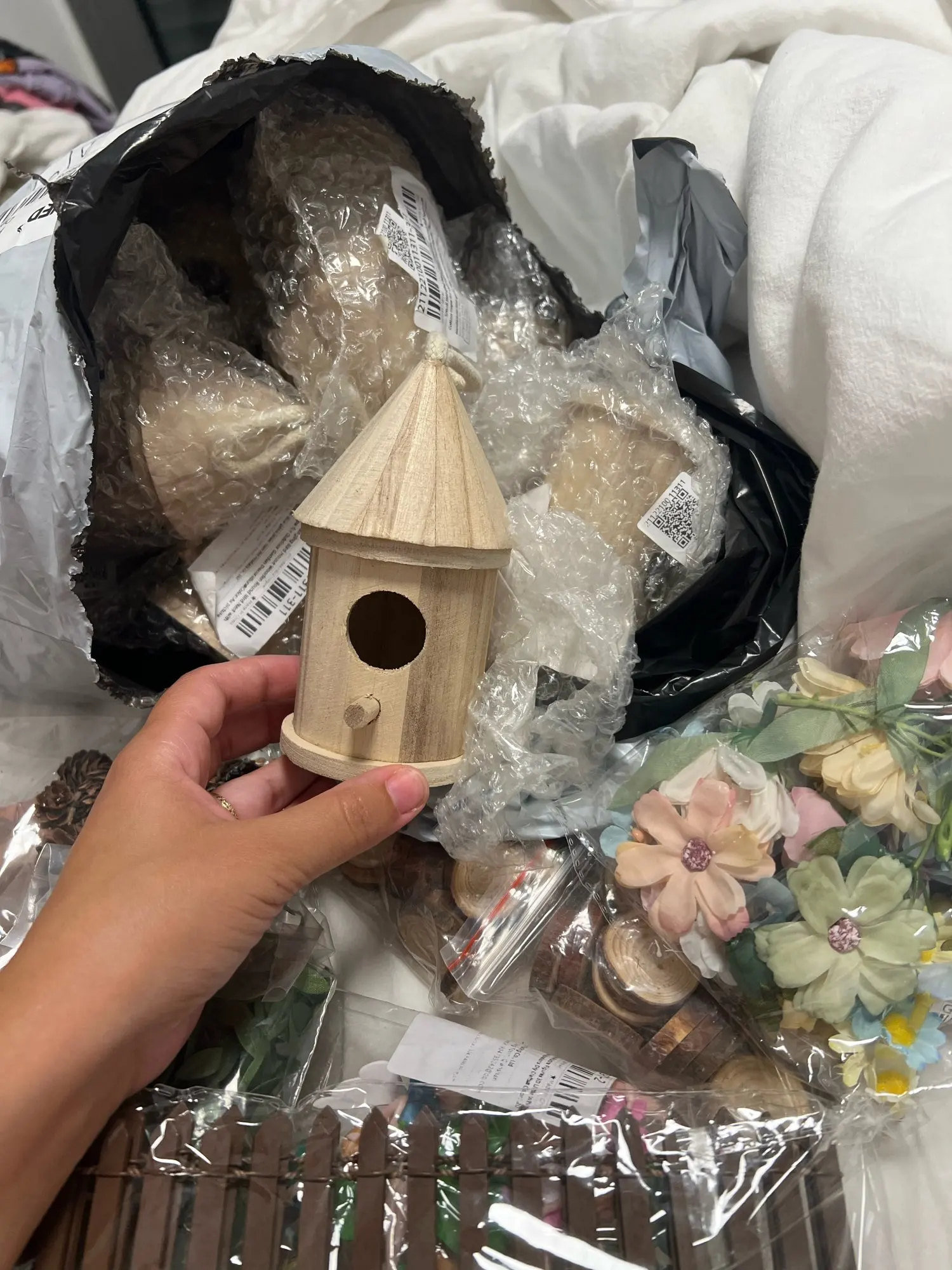 Small Hanging Bird House Wooden Round Bird Nest with Cotton Rope for Outdoor Garden Decoration photo review