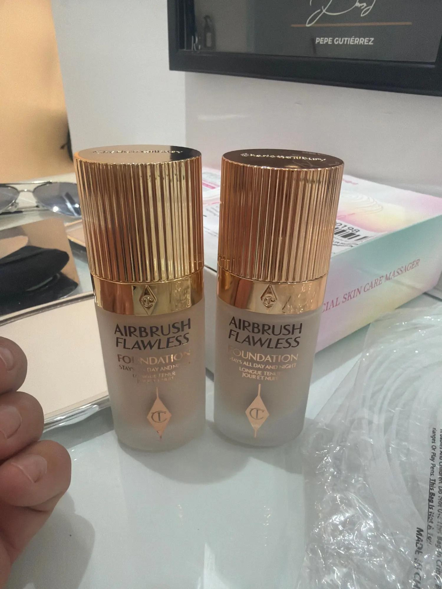 Charlotte Tilbury 4 Colors Liquid Foundation And Micro Light Powder Air Cushion Foundation Concealer Touch Up Makeup Artifact photo review