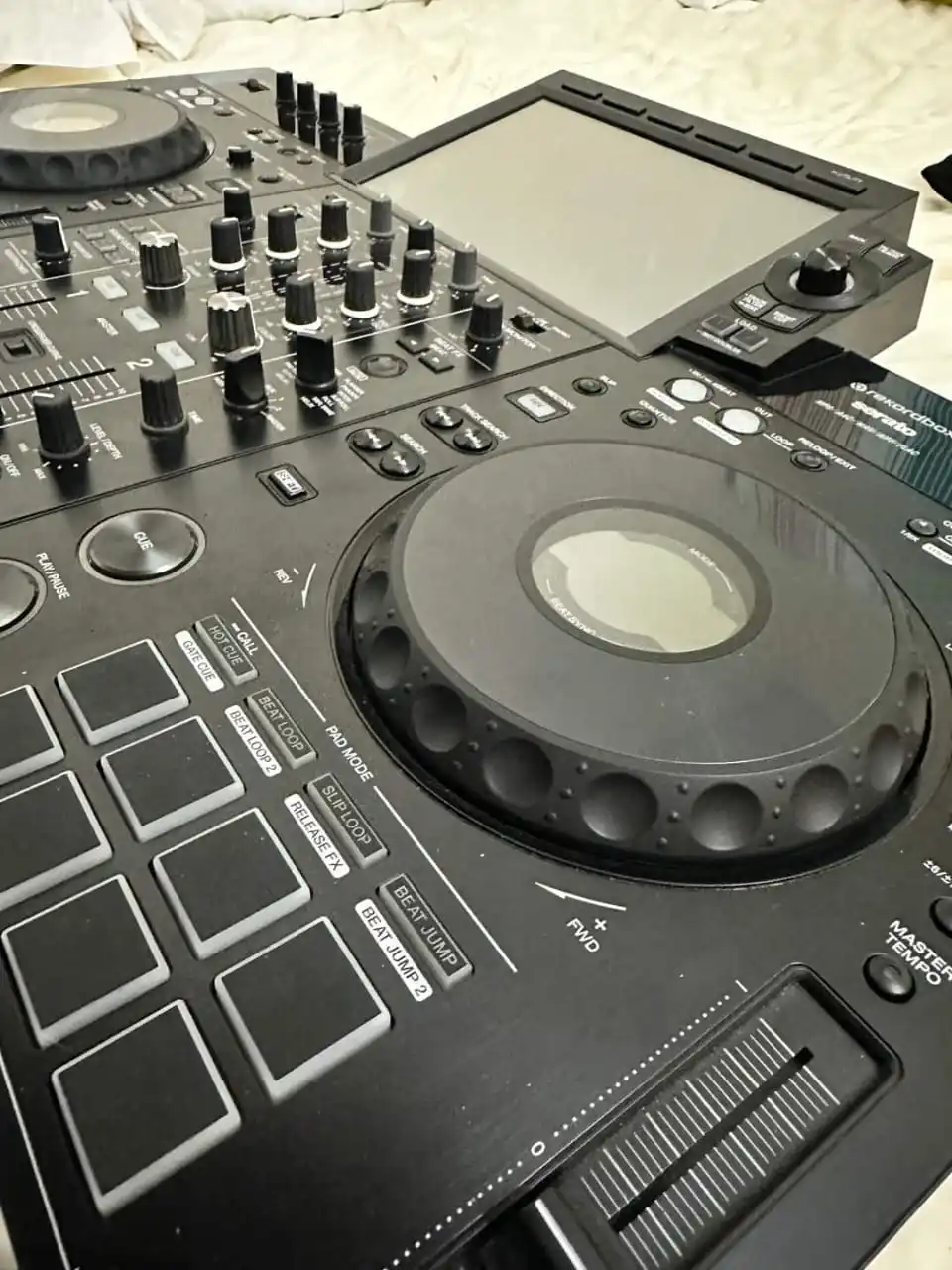 DISCOUNT  SELLING BLACK FRIDAY New  Pioneers DJ XDJ-RX3 All-In-One Rekordbox Serato DJ Controller System