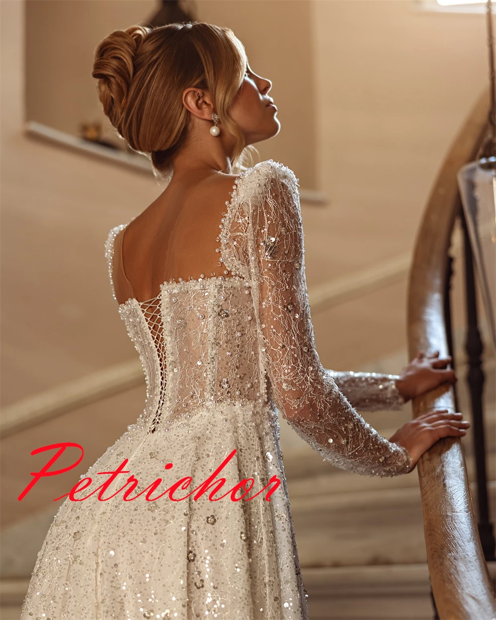 Aangepaste elegante witte organza trouwjurk prachtige vierkante kraag lange mouwen kapel trein parels lovertjes bruidsjurken