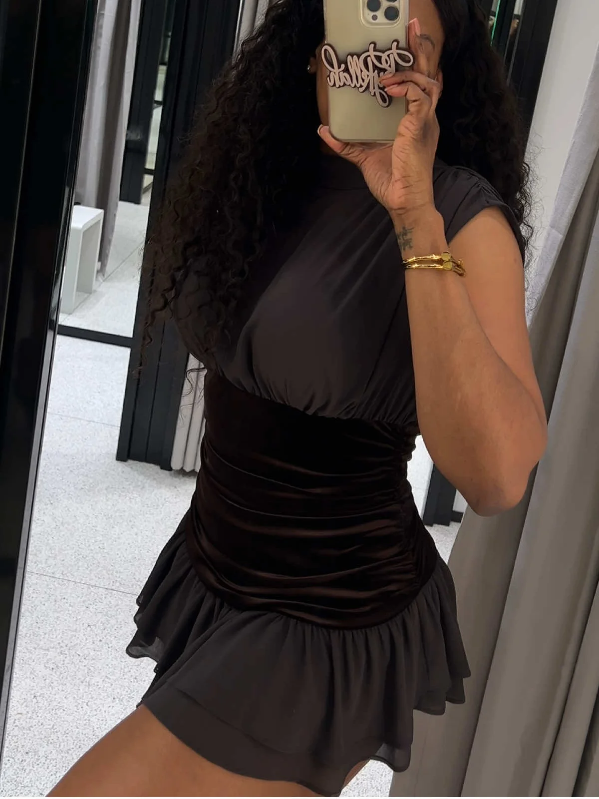 Moda feminina veludo emenda em camadas decoração vestido curto feminino sexy zíper fino plissado a linha sem mangas mini vestido