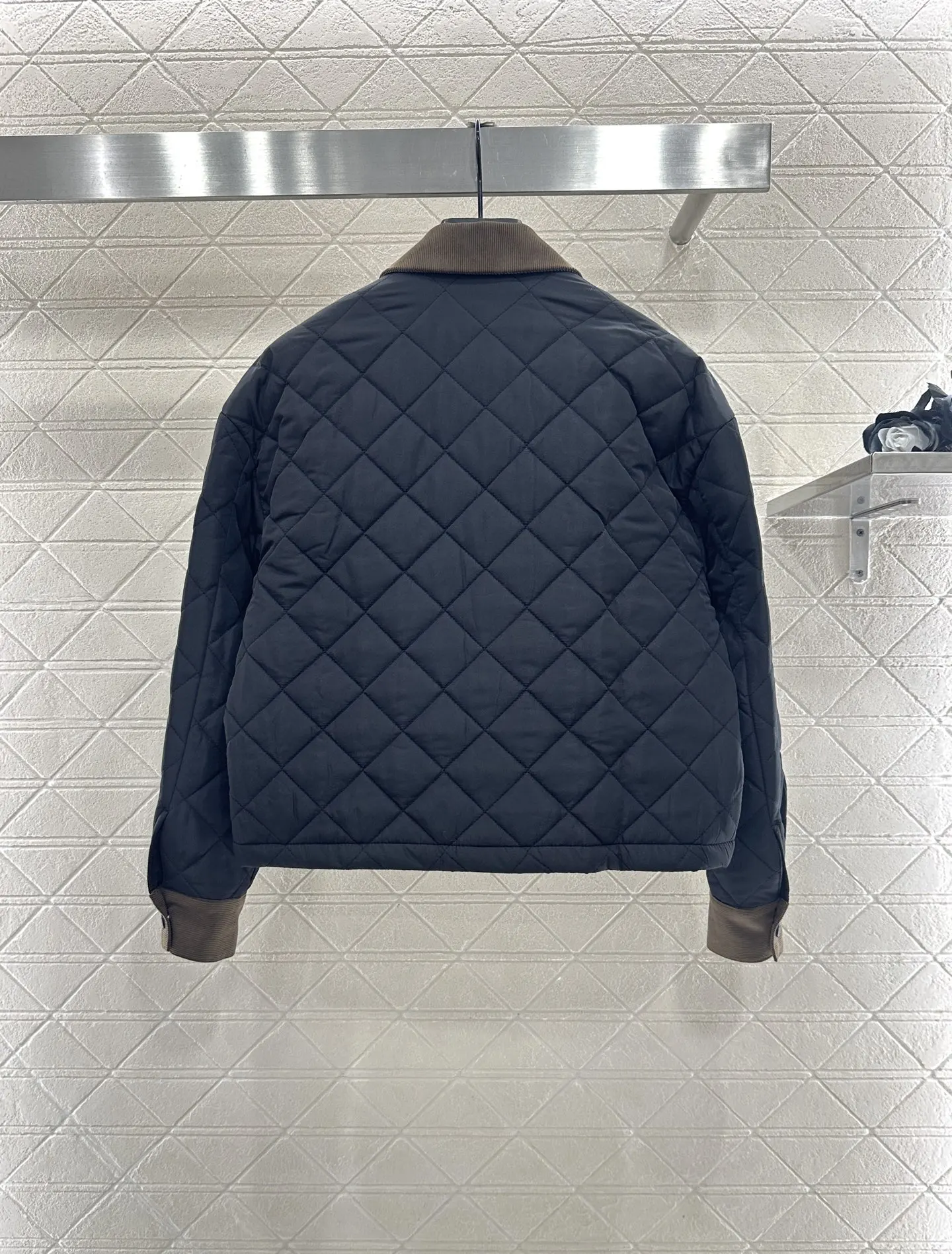 

2025 Новая однотонная винтажная куртка в американском стиле с капюшоном и хлопковой подкладкой, короткие пальто для пар