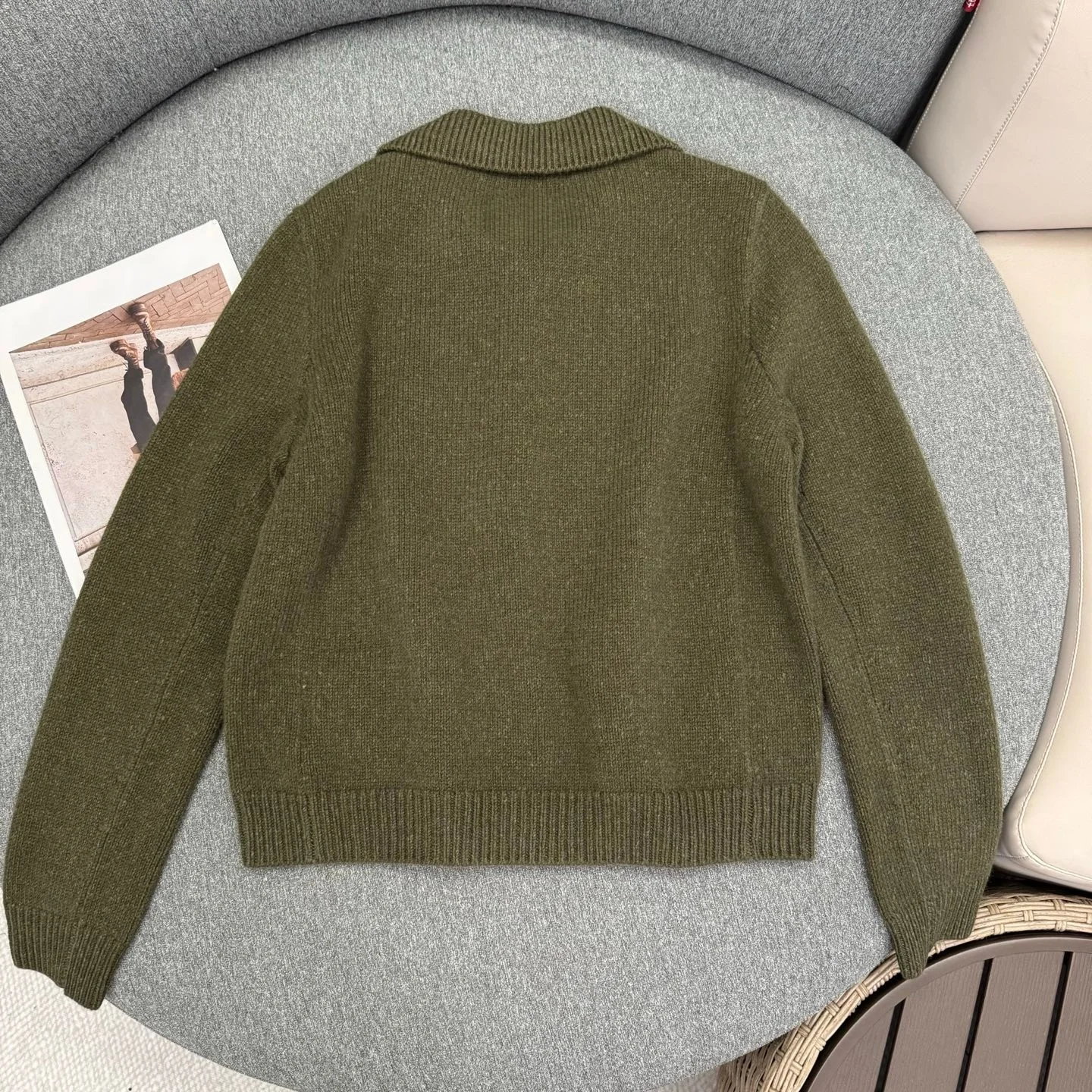 

2025 Autumn/Winter High Quality Women's Clothing Show White Comfortable Cashmere Knitted Embroidered Olive Wool Knitted Cardigan