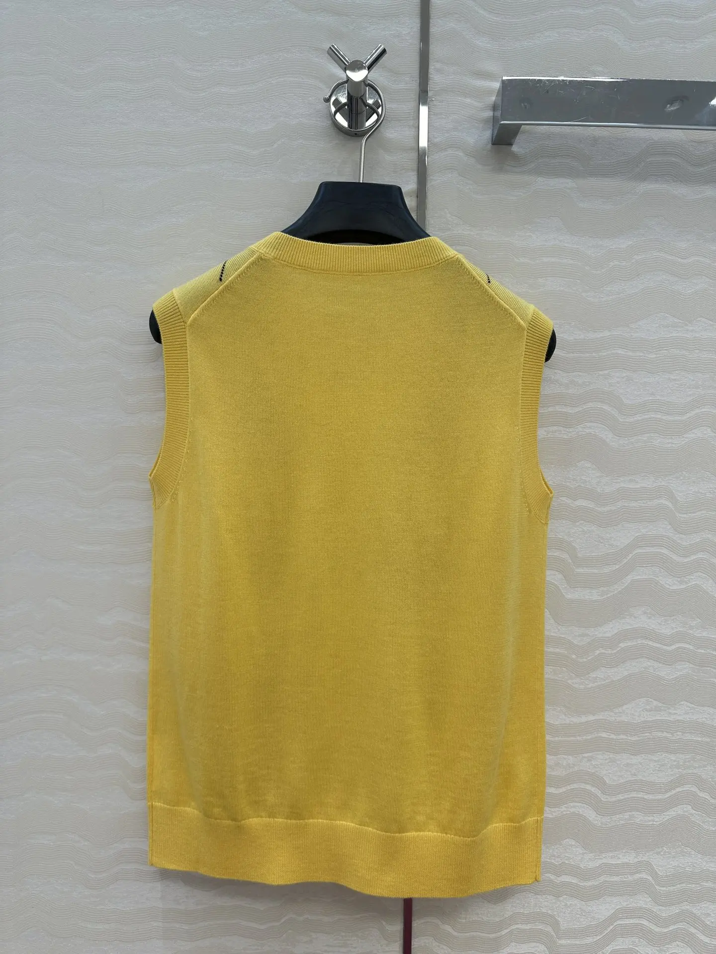 

New Autumn 2025 Women's V-neck Vest Top Simple, Comfortable Casual Style
