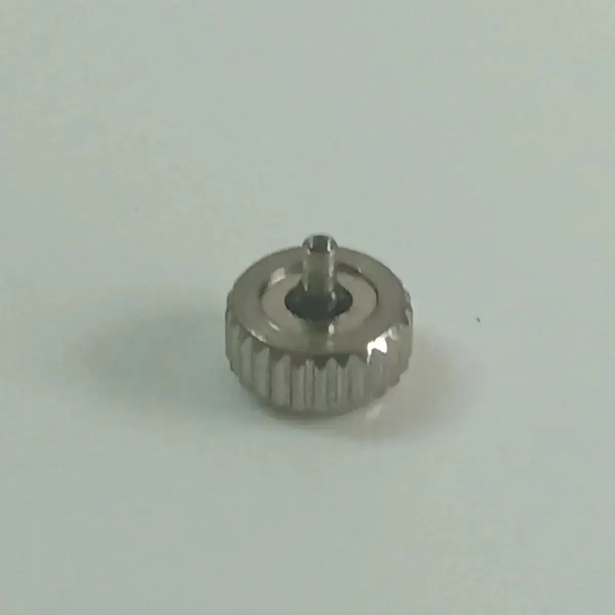 1 Stück silberfarbene Stahl-Uhrenkrone, 3,5 mm bis 7 mm Kopfdurchmesser mit langem Pfosten für die Reparatur von Uhrenkronen L4430