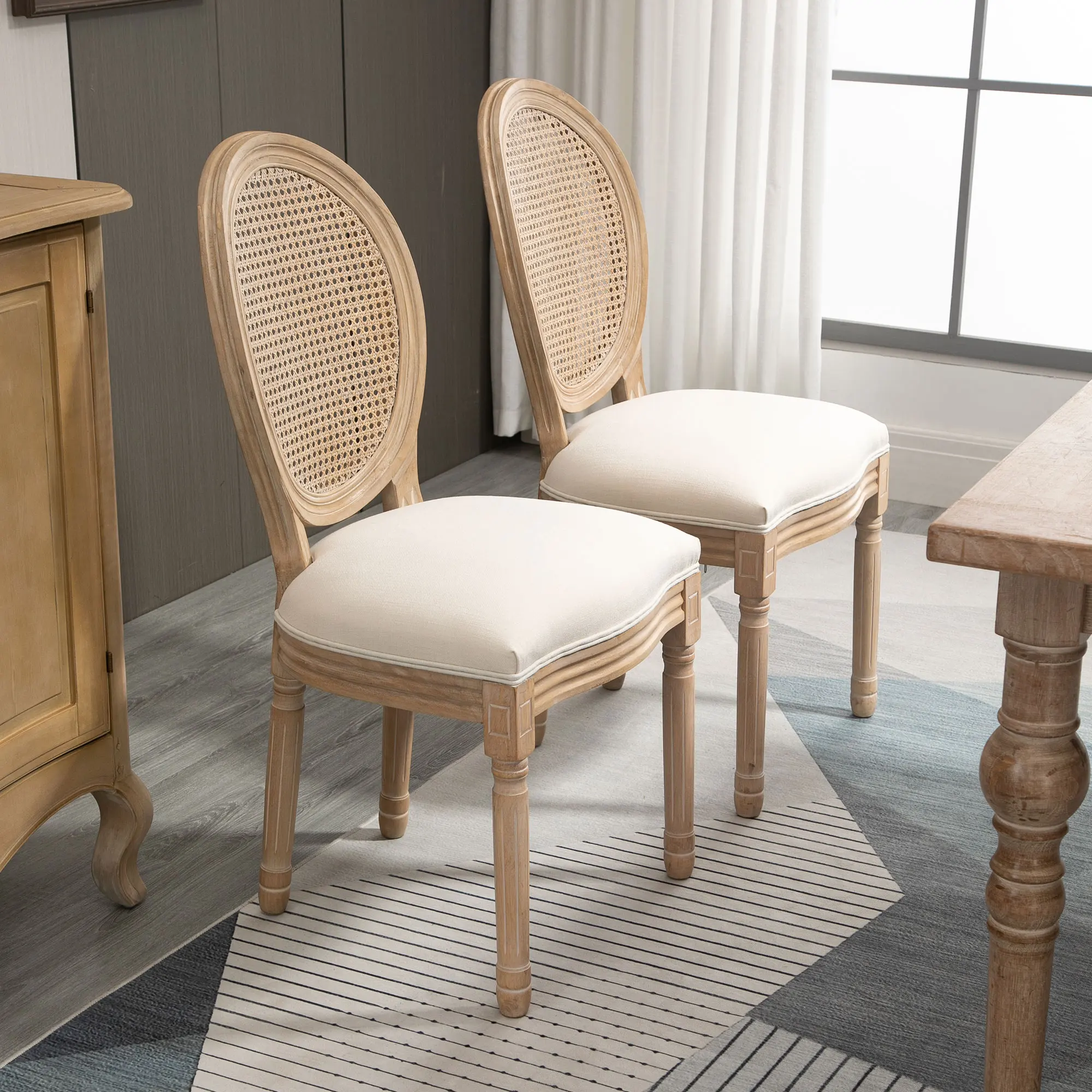 Set van 2 vintage stijl eetkamerstoelen met uitgeholde rugleuning, van hout en stof, 49x56x96cm, crèmewit