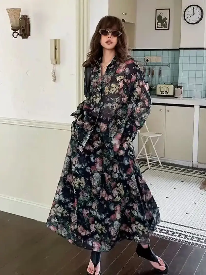 

Весенне-летний комплект из двух предметов с уникальным цветочным принтом, свободного кроя, из хлопка.