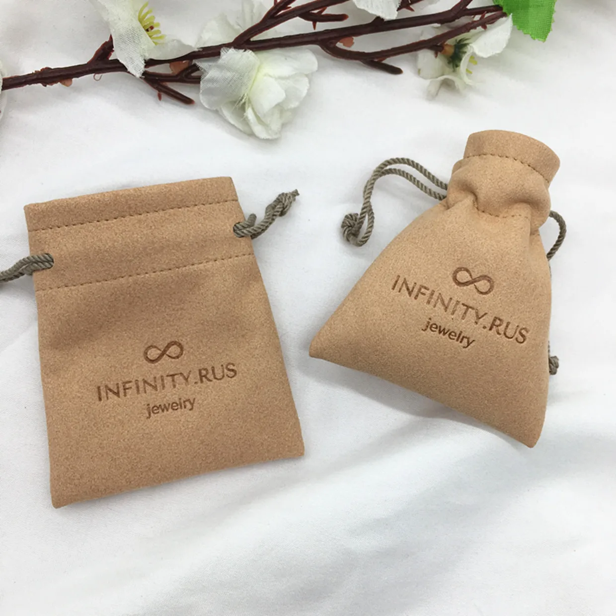 

50pcs Custom Drawstring Jewelry Packaging Pouch Personalized Logo Chic Small Wedding Favor Bags Microfiber Necklace Earring Bags