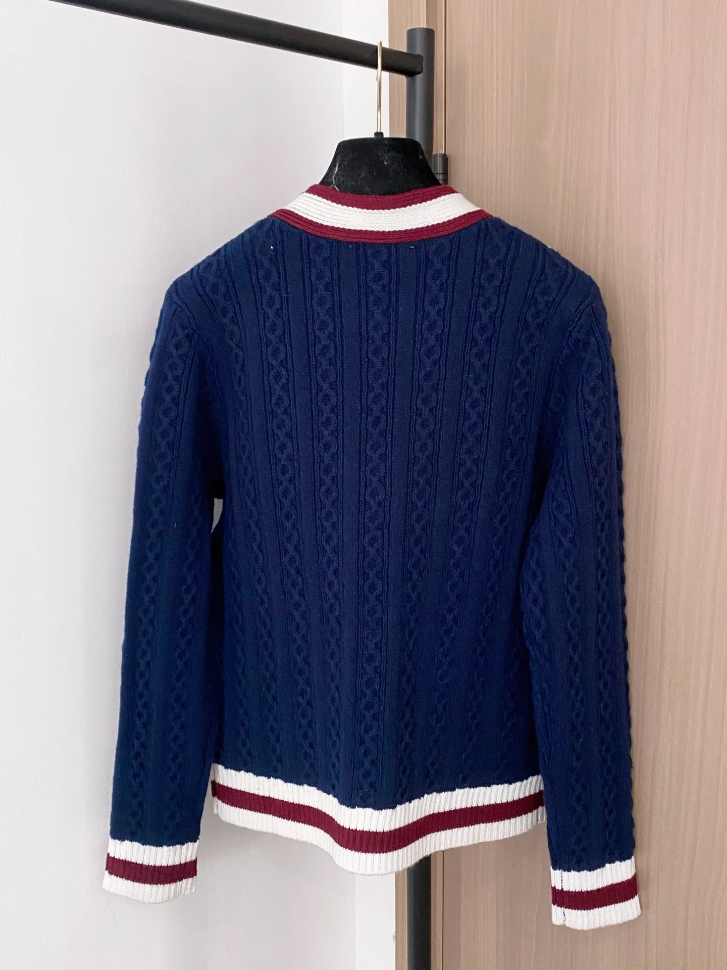 

Autumn and Winter 2025 Fashion Women's T-Shirt Striped Wool Knit Slim Slim Versatile Large V-Neck Cardigan Sweater