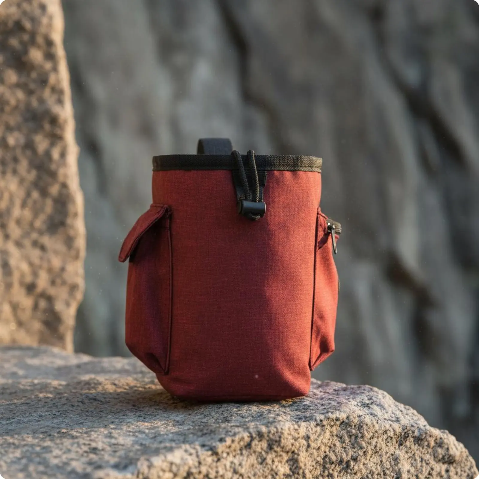 Outdoor Waist Chalk Bag with Drawstring Closure Pouch Brush Slot Climbing Chalk Bag for Gym Fitness Weightlifting