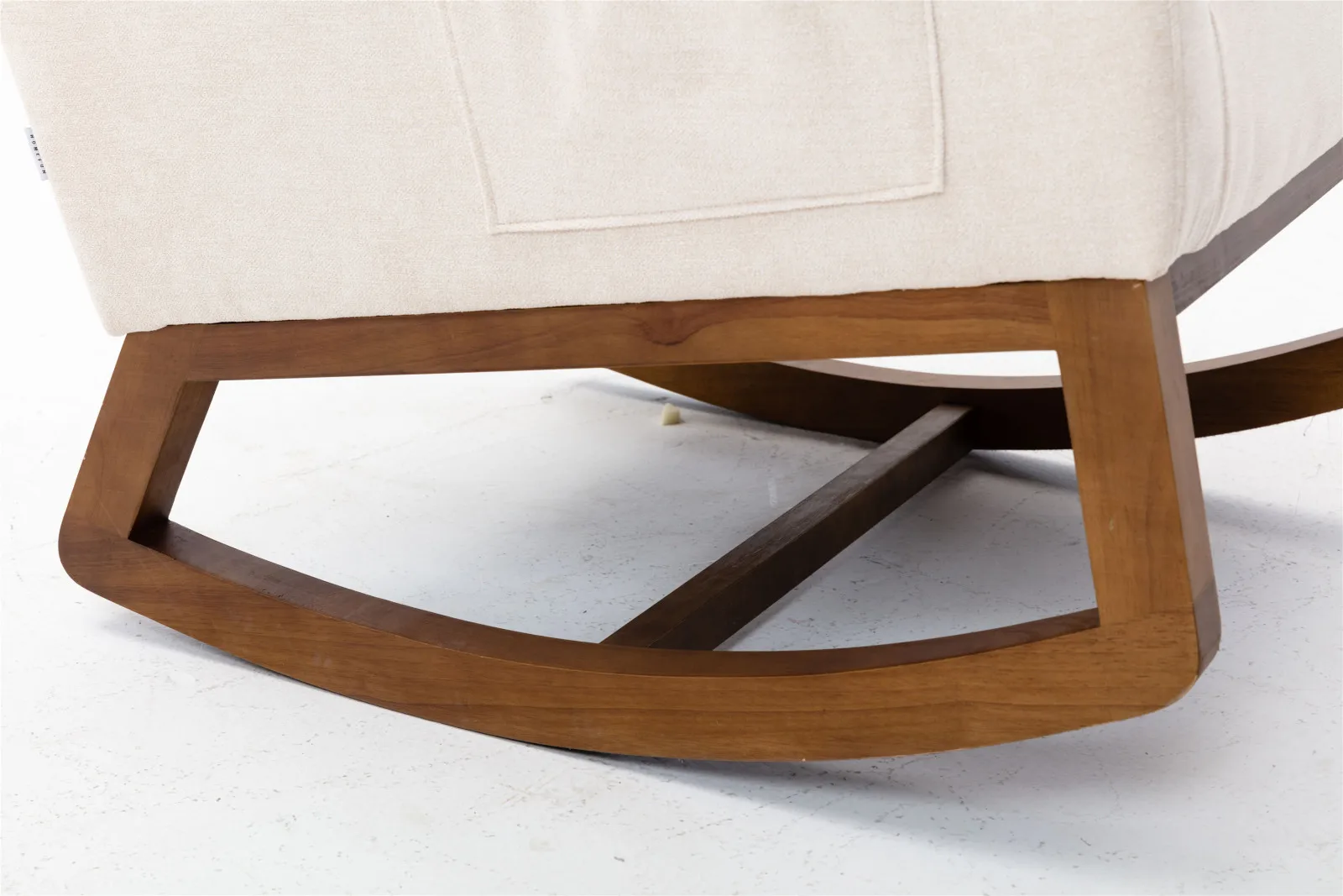 Fotel bujany w nowoczesnym stylu, wysokim oparciem wyściełane krzesło przesuwne do salonu. Nadaje się do salonu i sypialni