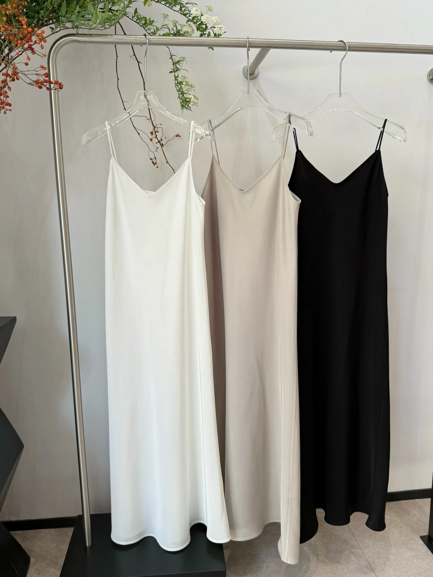 

Summer women's basic solid color halter dress