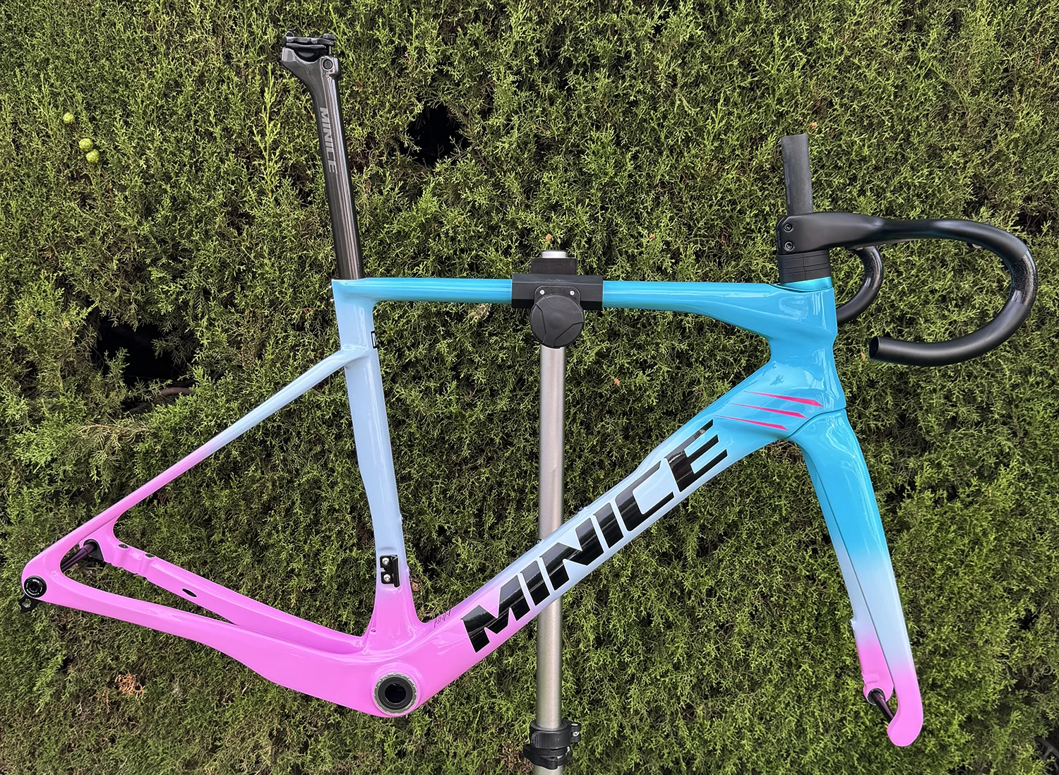 Minice Aerodynamic EPS Molded Carbon Frame Disc Brake Max 700*32C AERO Road Bicycle Frameset BSA Full Internal Cable Handlebar DI2 Mechanical