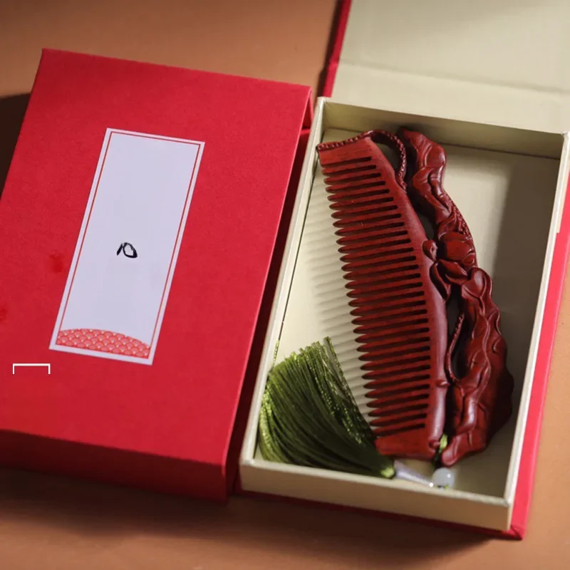 Peigne en bois naturel peigne en bois de santal violet Massage antistatique peigne pour cuir chevelu Chinoiserie peigne en bois de santal sculpté creux cadeau pour femme