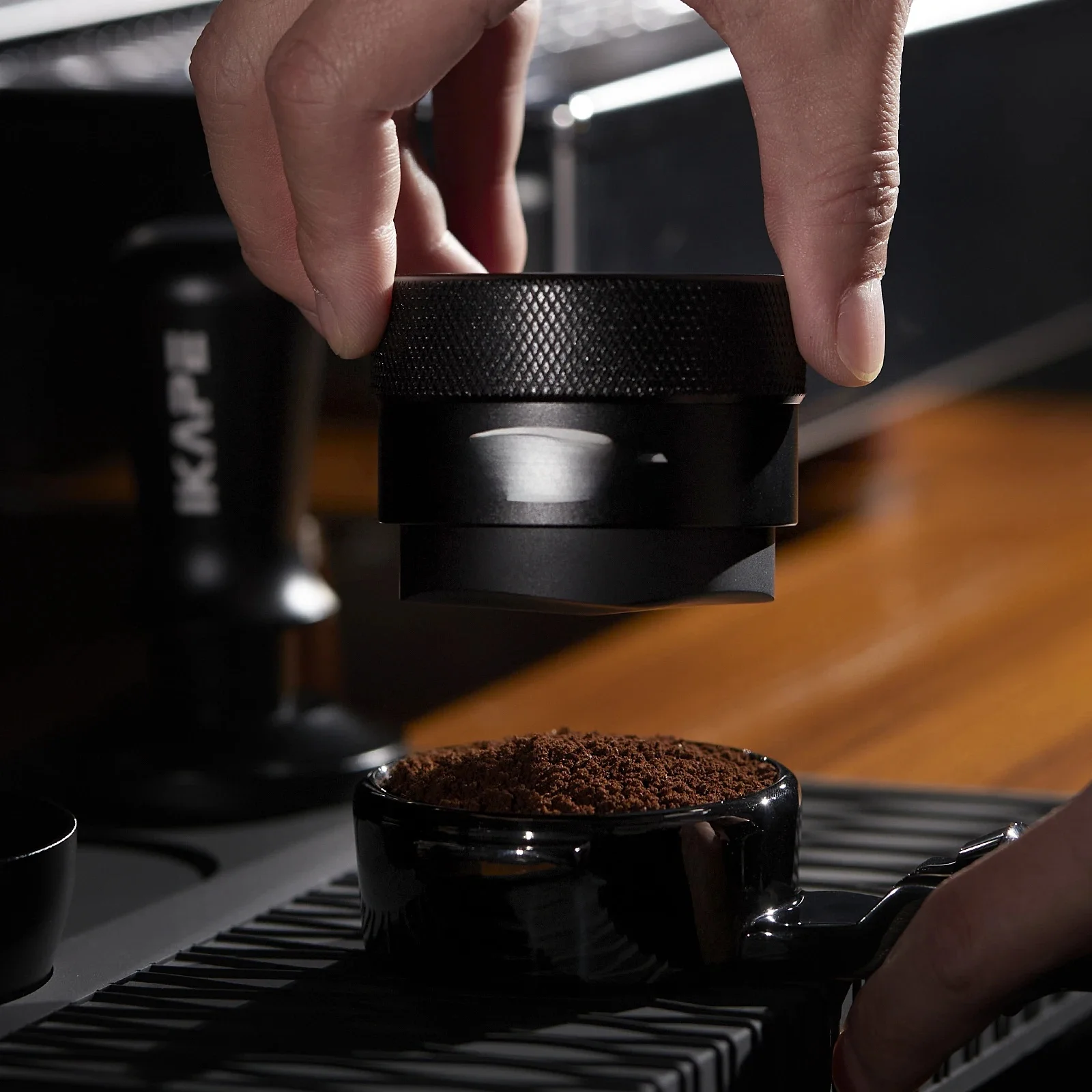 Distributeur d'espresso adaptatif par gravité IKAPE, distributeur de café avec base de revêtement PVD en titane, convient à tous les porte-filtres 51/54/58MM