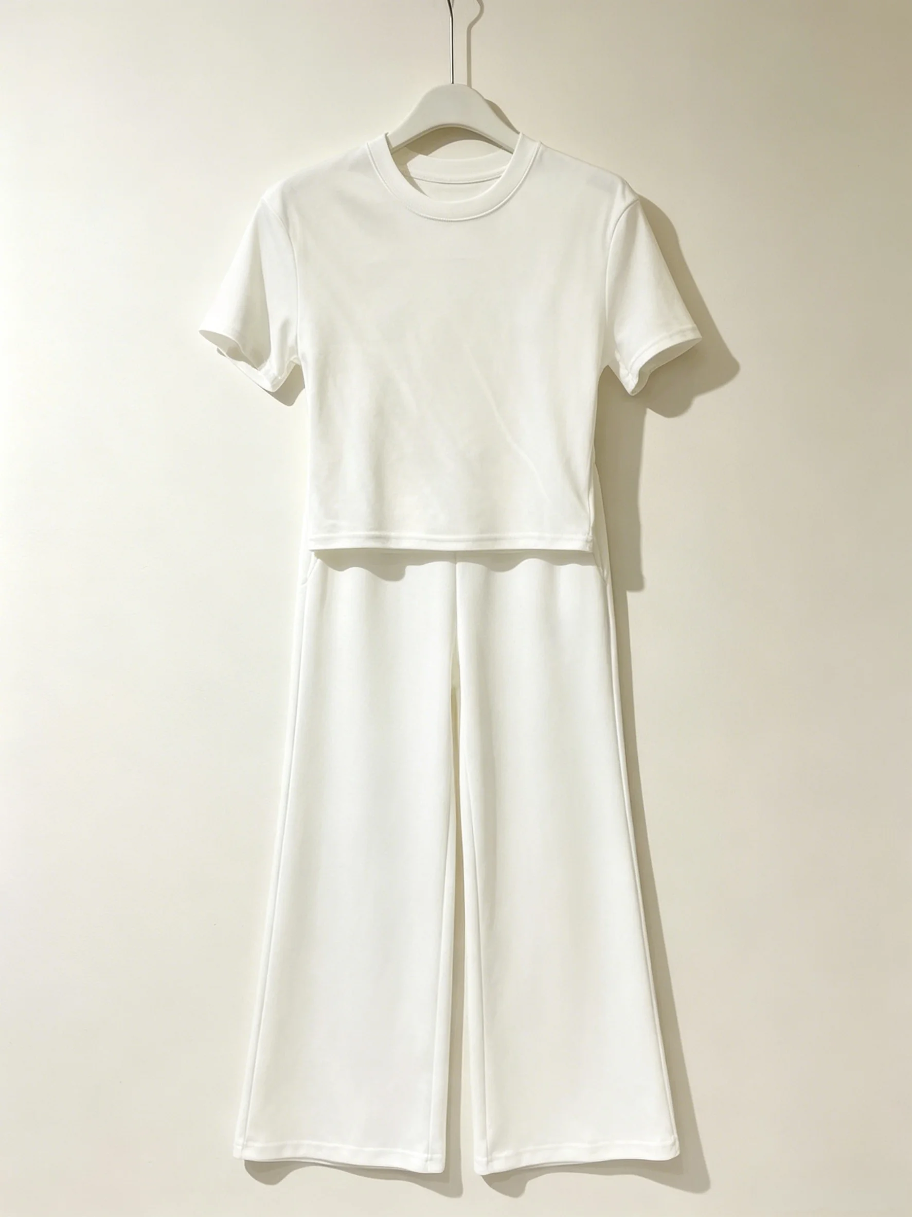 

2026 New Womens White Loungewear Set Sode M Cropped T Shirt High Waist Flare Pants Code O65