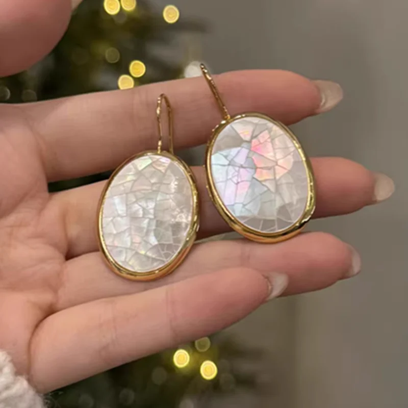 

Withered French Vintage Medieval Fritillaria Light Luxury Shell Earrings Handmade Geometric Oval Temperament Earrings Women