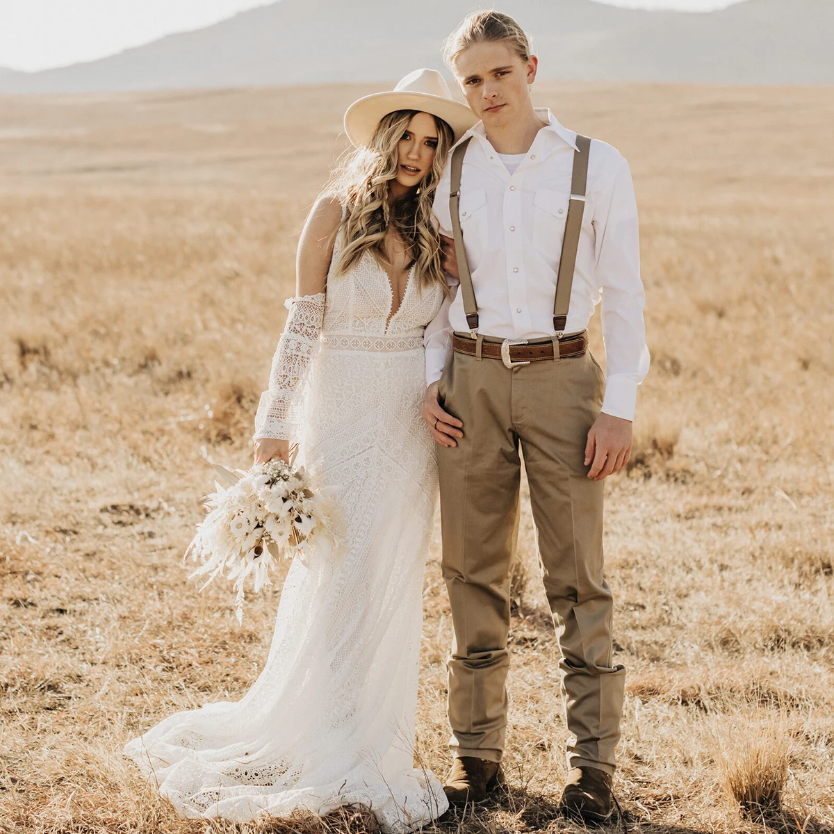 분리형 긴 벨 슬리브 플 런지 V Elopement 신부 가운 Tassels 컷 아웃 레이스 Boho Western 맞춤형 트럼펫 웨딩 드레스