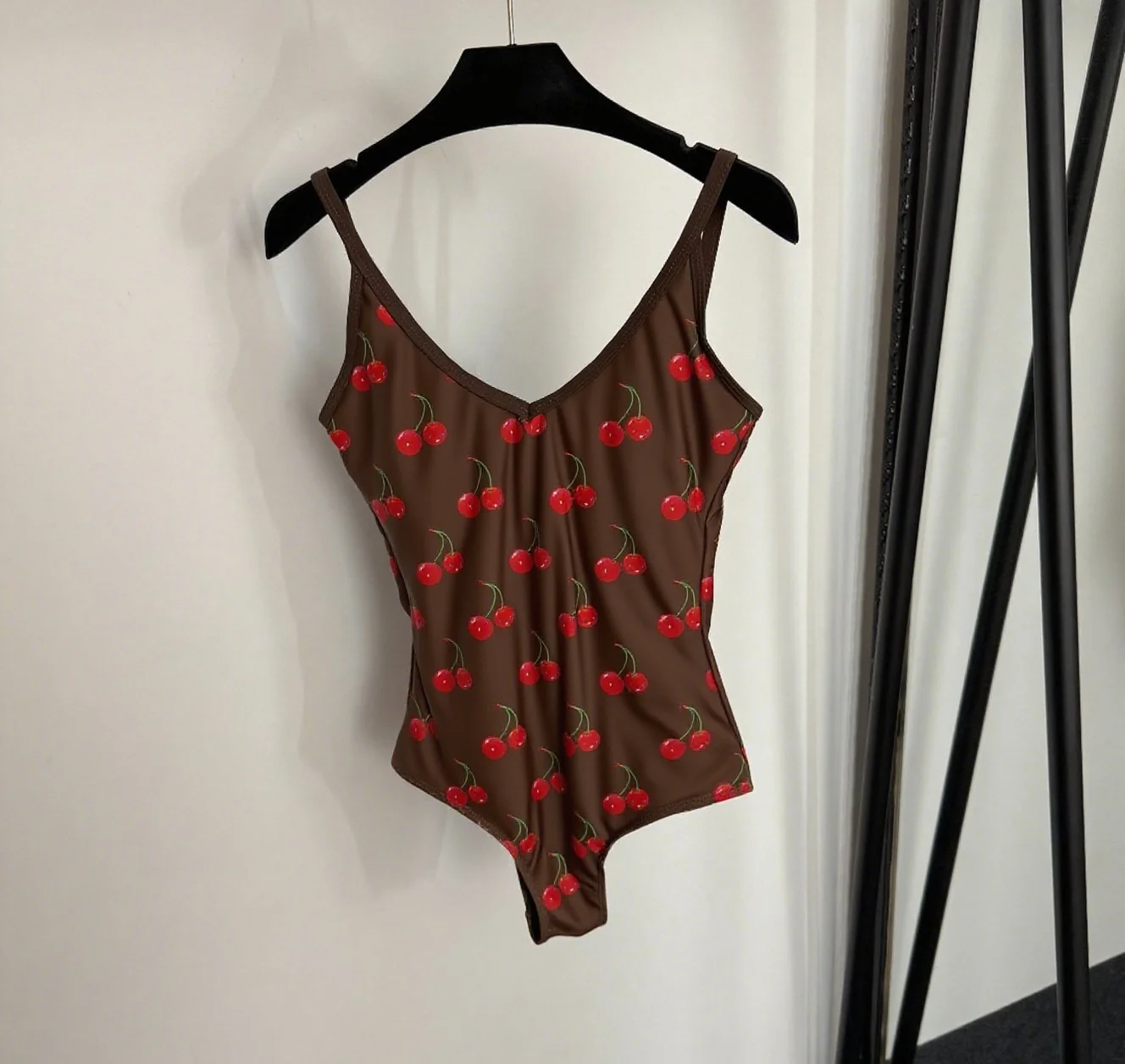 

2025 Summer Beach Style New and Comfortable Cherry-printed One-piece Swimsuit with Chest Pads and Halter Tops ZXM004