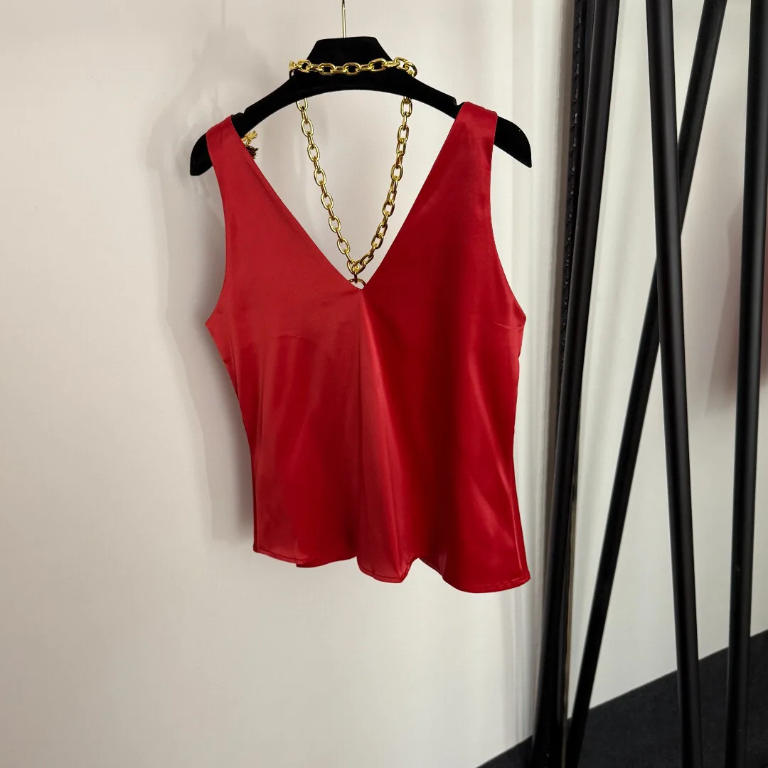 

2025 Lady Gold Lock Chain Gold Eye Decorated Silk V Neck Camisole