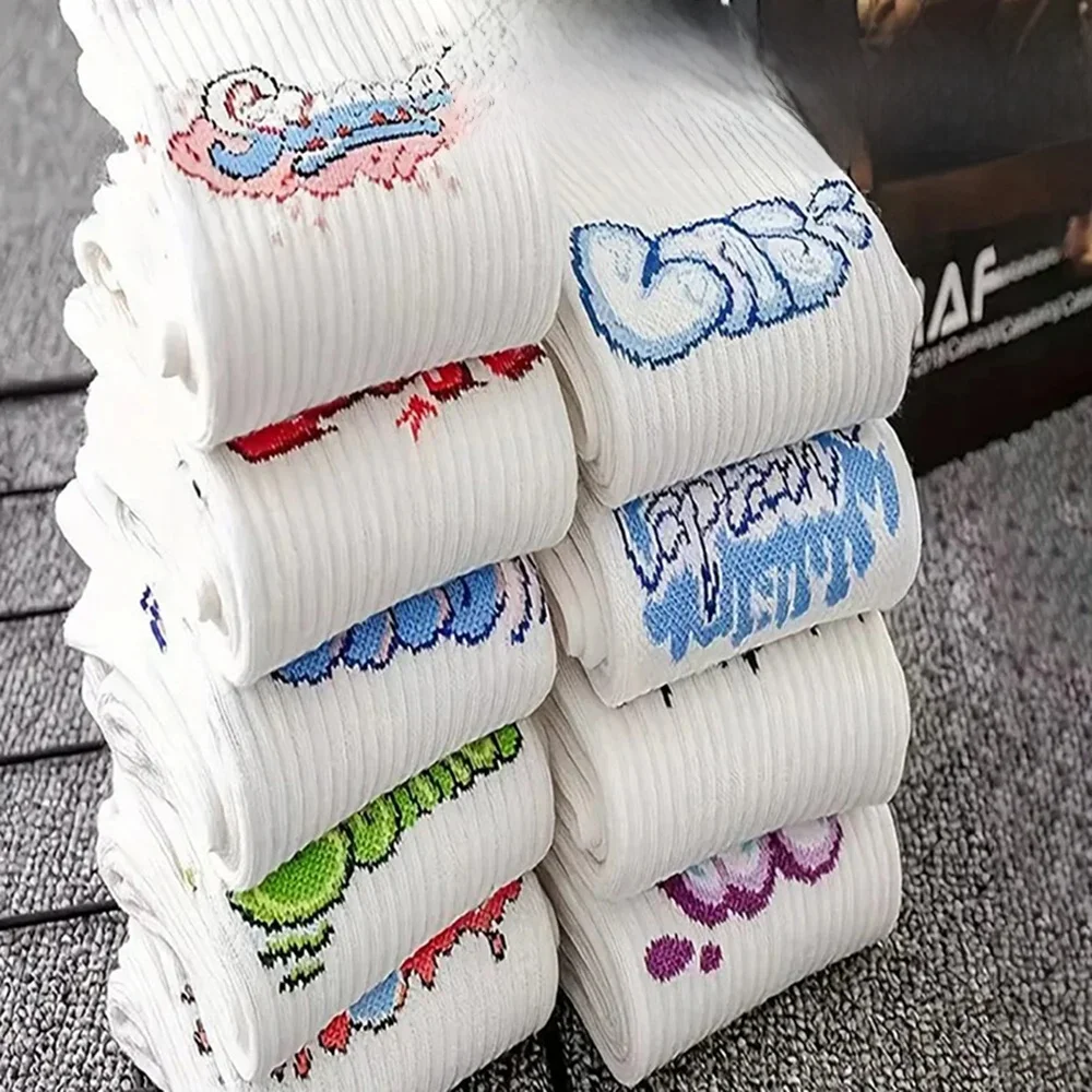 3/9 paires hommes Graffiti imprimé col rond chaussettes évacuant la sueur respirant confortable en plein air Style de rue Couple chaussettes décontractées