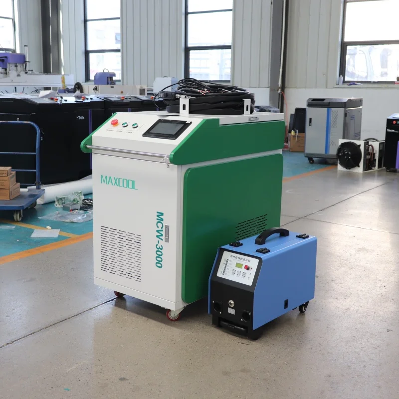 Ręczna spawarka laserowa światłowodowa o mocy 3000 W do spawania metali z systemem podwójnego podawania drutu ze źródłem lasera MAX/Raycus/IPG