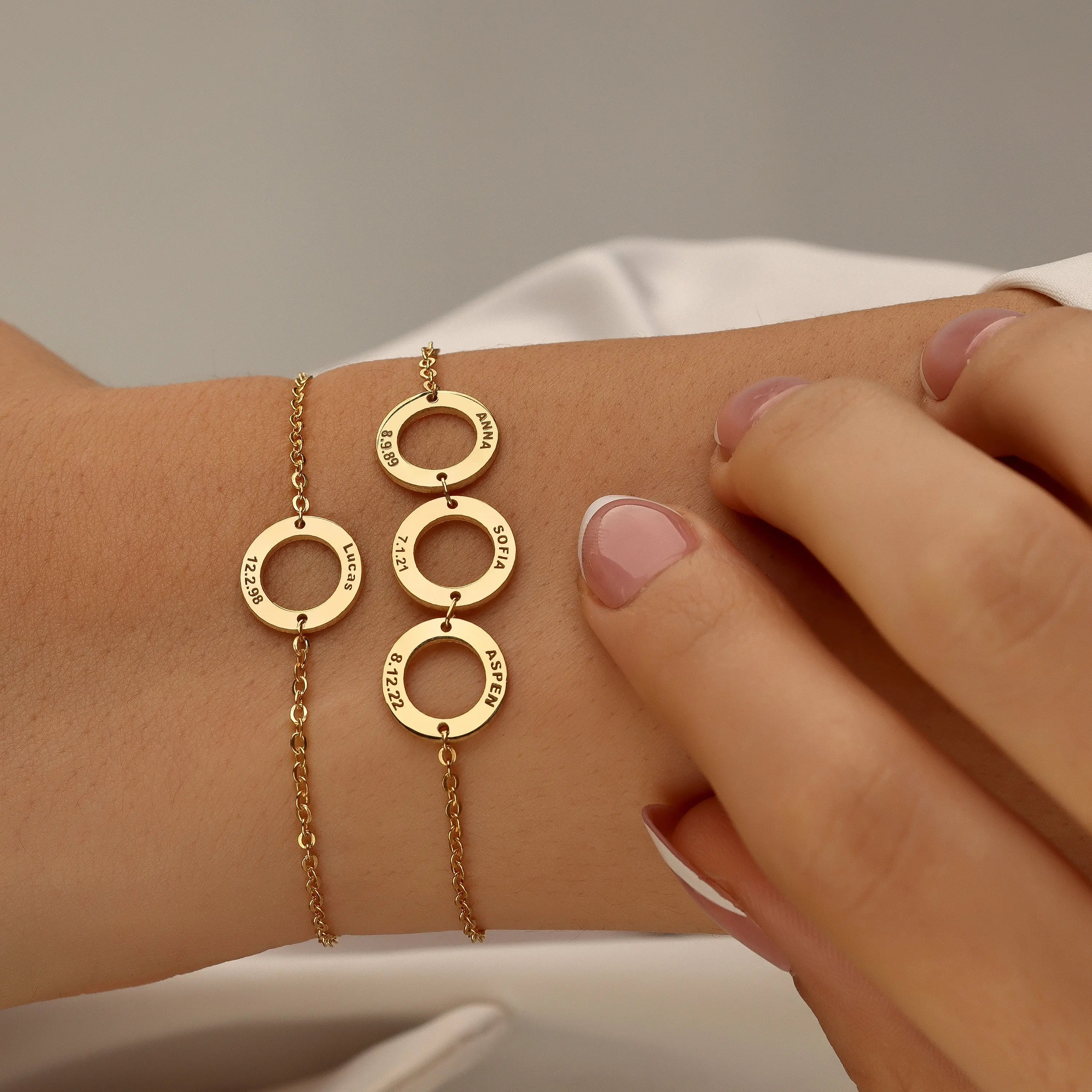 Small Disc Name Bracelet Dainty Gold Round Disc Bracelet Gift for Mom Personalized Bracelet Name & Date Bracelet Multi Ring