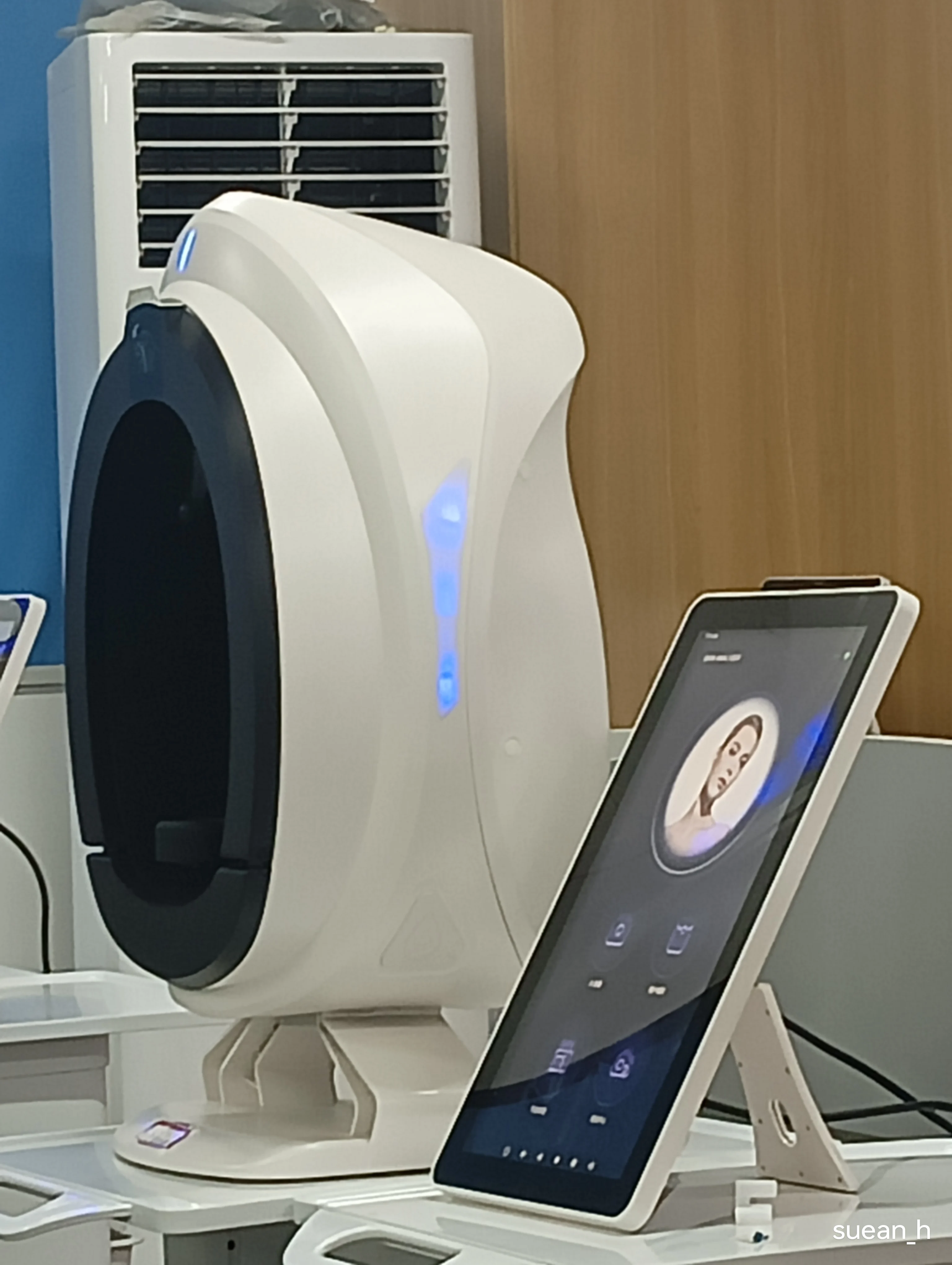 Alat Analisa Kulit Wajah Woman3D Magic Mirror Skin Analyzer, Mesin Analisa Wajah, Tester Wajah, Analisa UV, Pemindai Kulit Salon Kecantikan oleh Bea