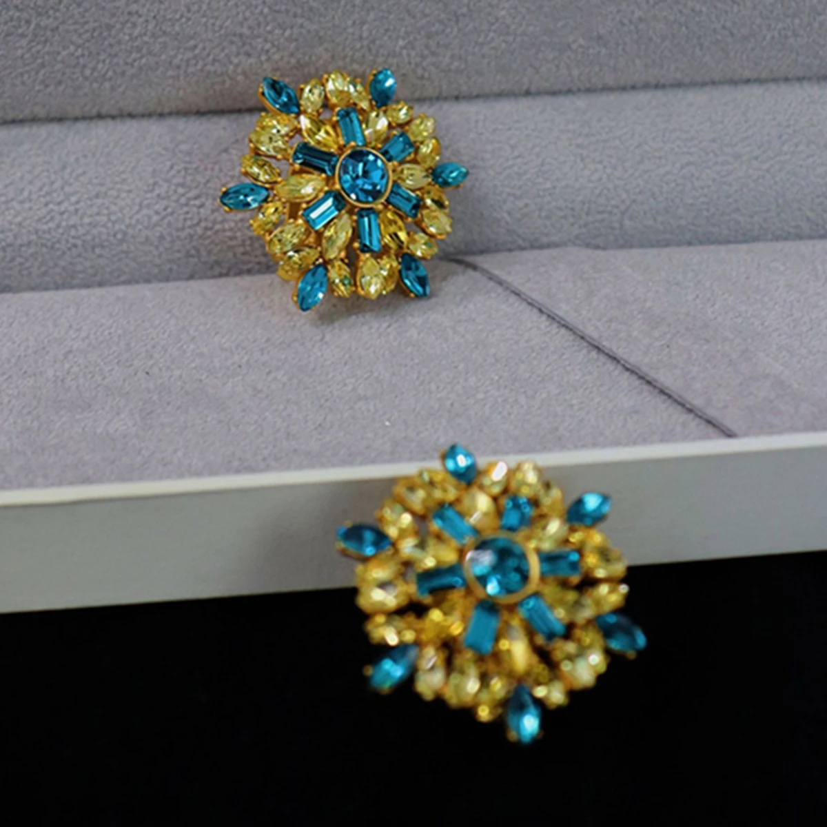 

Withered Austrian Crystal Ear Pins French Vintage Jewelry Elegant Ear Studs Ear Pins For Women Party Jewelry