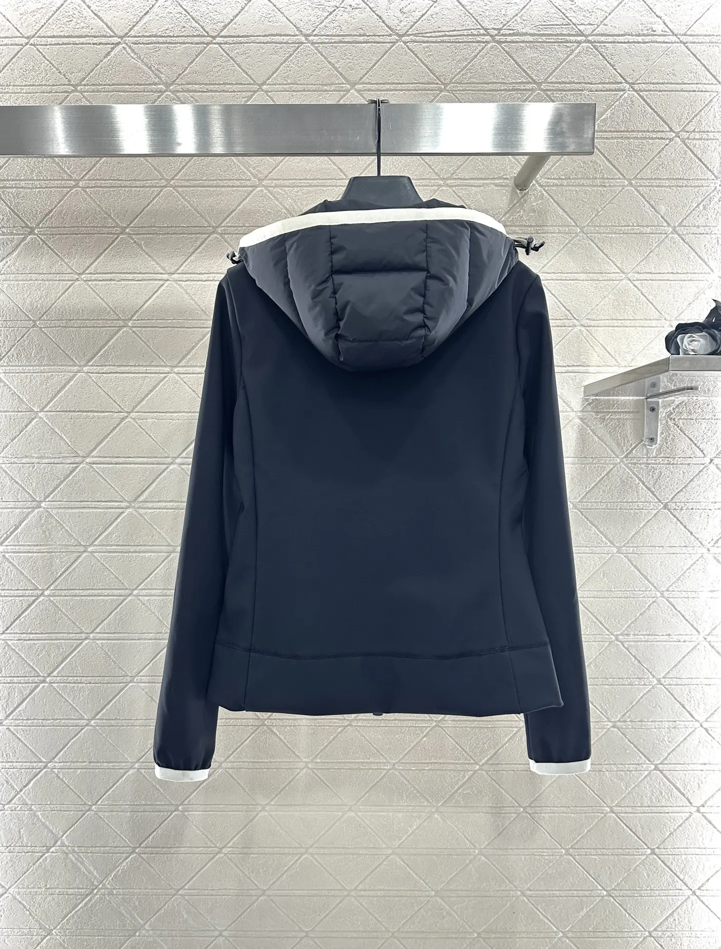 

2025 Autumn and Winter Warm High-end Custom Women's Clothing Ski Rectangular Embossed Patchwork Hooded Down Jacket