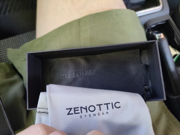 ZENOTTIC Premium Retro Polarized UV400 Sunglasses Review Image