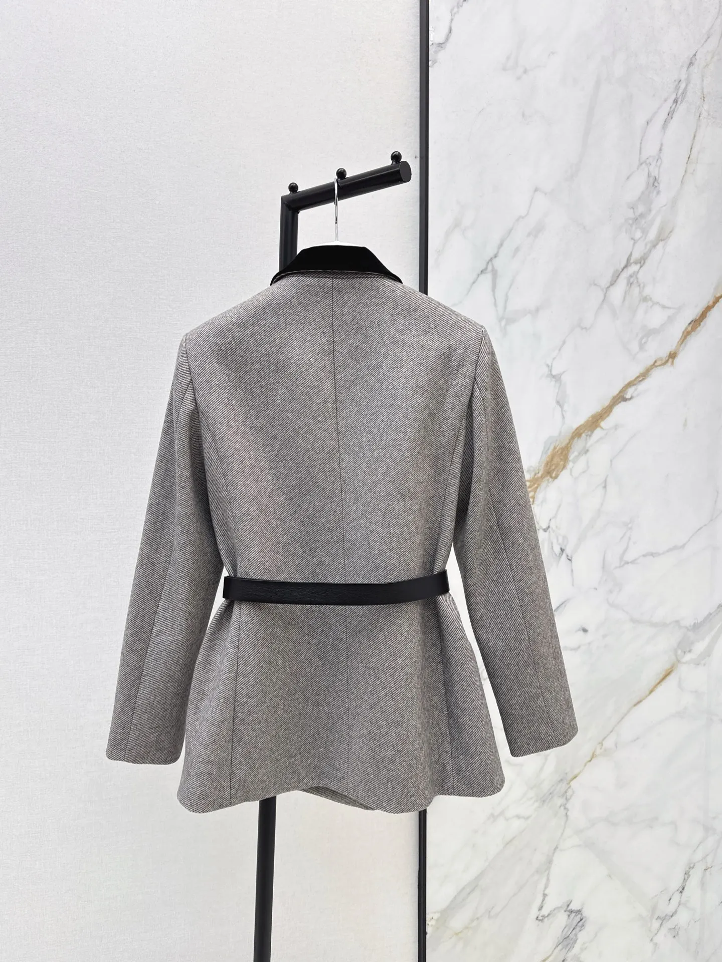 

Women's new collection on shelves with spliced velvet collar, waistband, suit jacket, cinched waist, elegant suit jacket