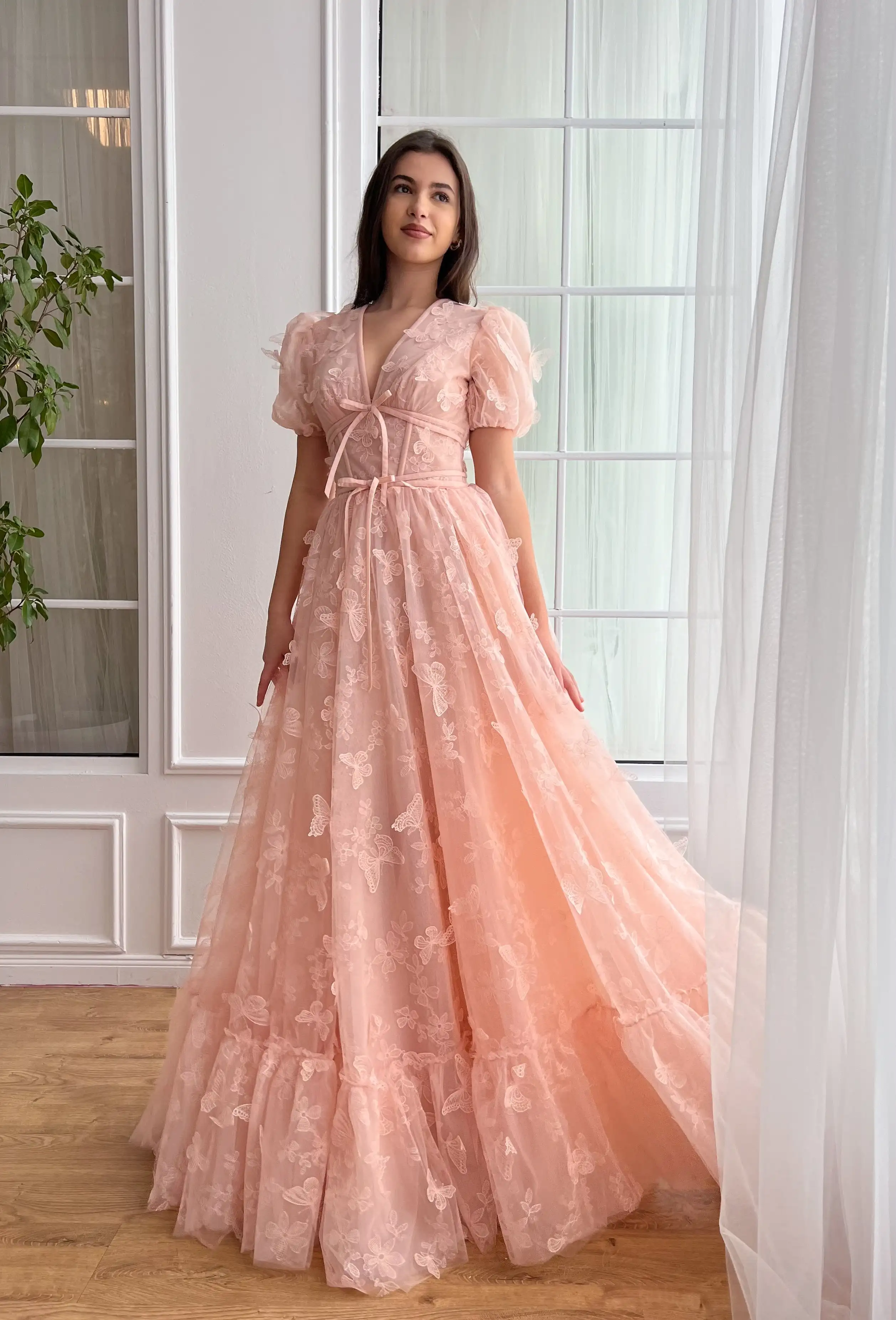 

Elegant Narrow V-neck Quinceanera Dresses Long Length Prom Dress 2024 Exquisite Midi Dress with Knot Lace Double Bow Pleated