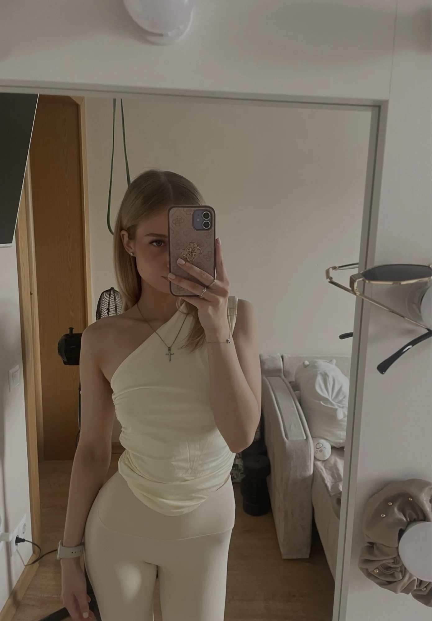Summer solid color single shoulder asymmetrical backless vest T-shirt, tight and sexy sleeveless and collarless slim fit top photo review