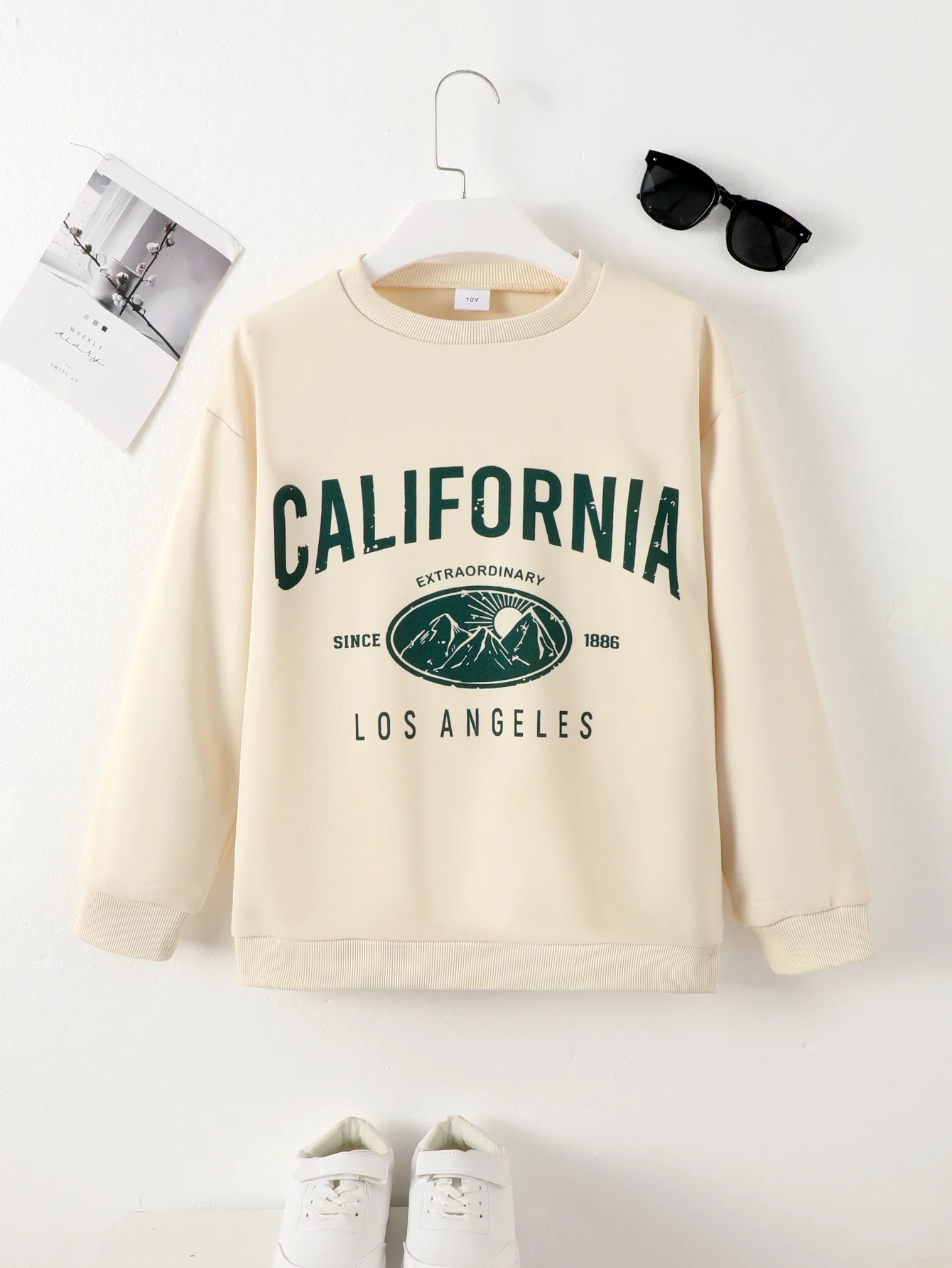 

Kids Beige "California" Sweatshirt – Retro LA Graphic + Soft Fabric for Trendy Daily Wear.