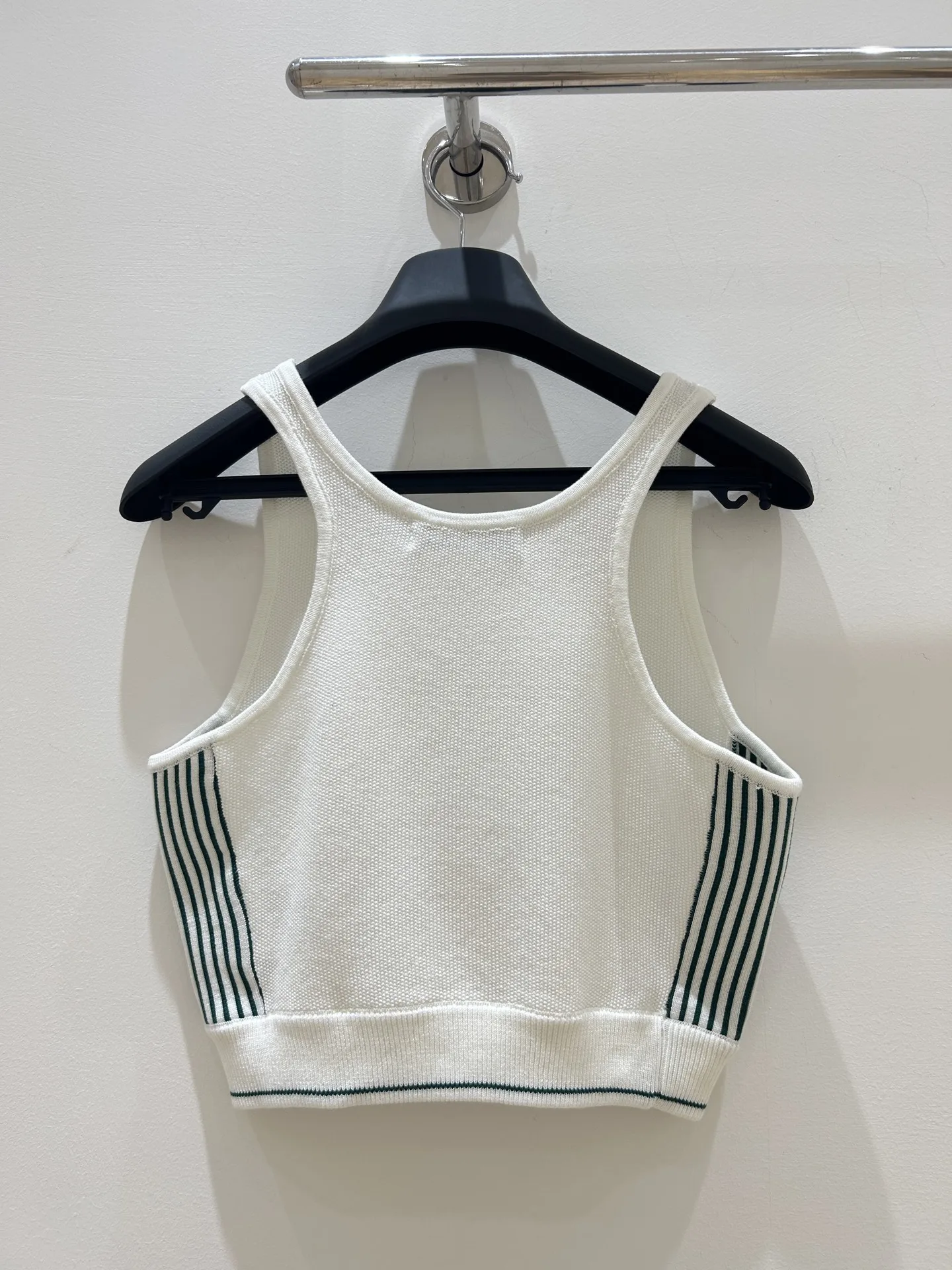 

Summer New White Simple and Versatile Striped Sports Fashion Knitted Vest