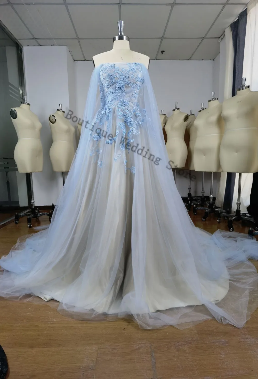 Elegant Light Blue ชุดราตรีลูกไม้ปิดไหล่ Sweetheart Applique ชุดเดรสปาร์ตี้ Crinkled Tulle ความยาวรถไฟชุดไปงานเต้นรำ