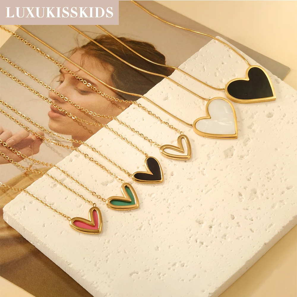 LUXUKISSKIDS Romantic Heart Pendant Necklace Black/White Shell Love Charms Women/Girls Exquisite Clavicle Choker Steel Jewelry