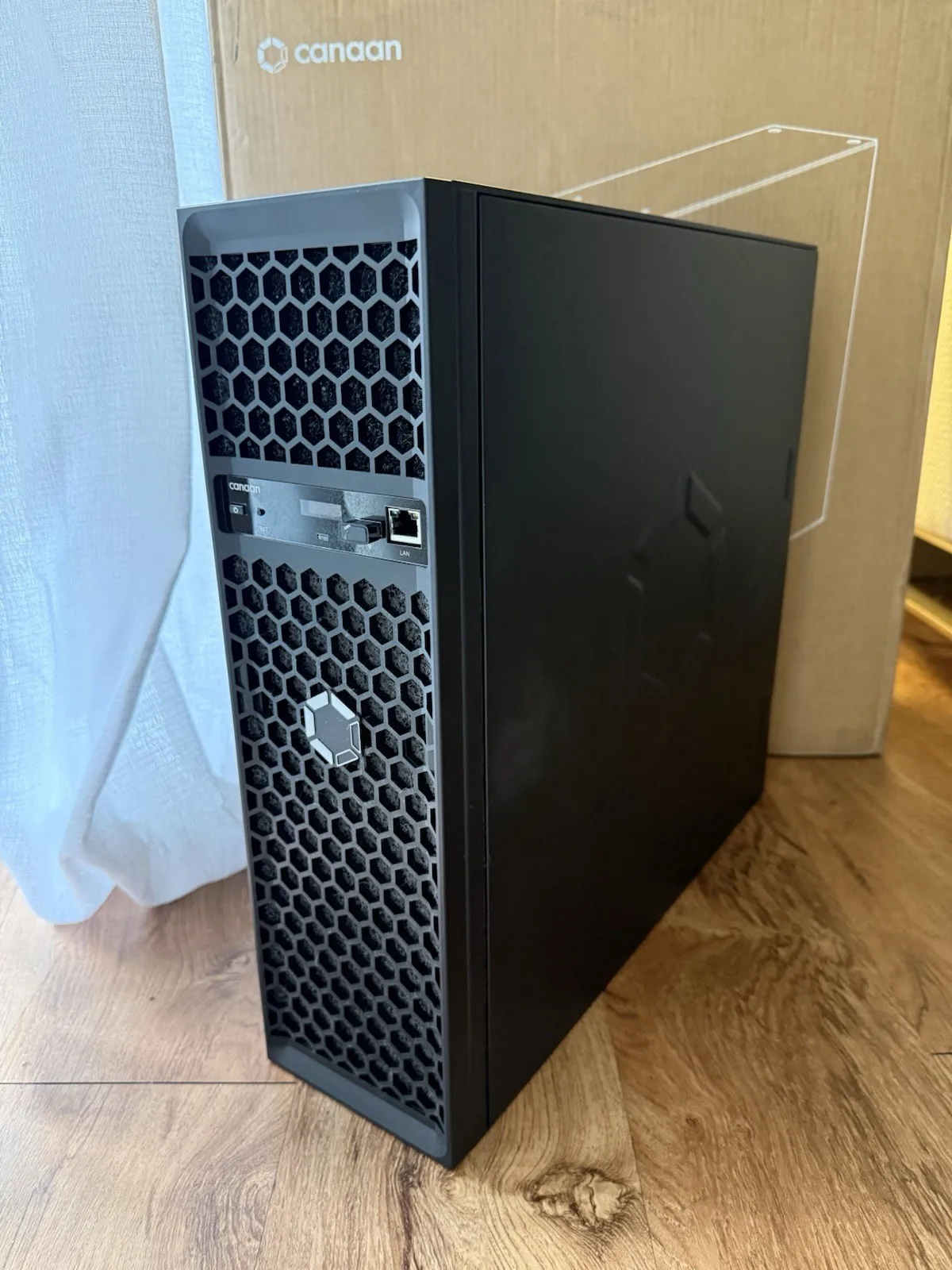 

Canaan Avalon Q 90TH/s Bitcoin Miner - 18.6J/TH 1674W ASIC Miner, Ultra-Quiet