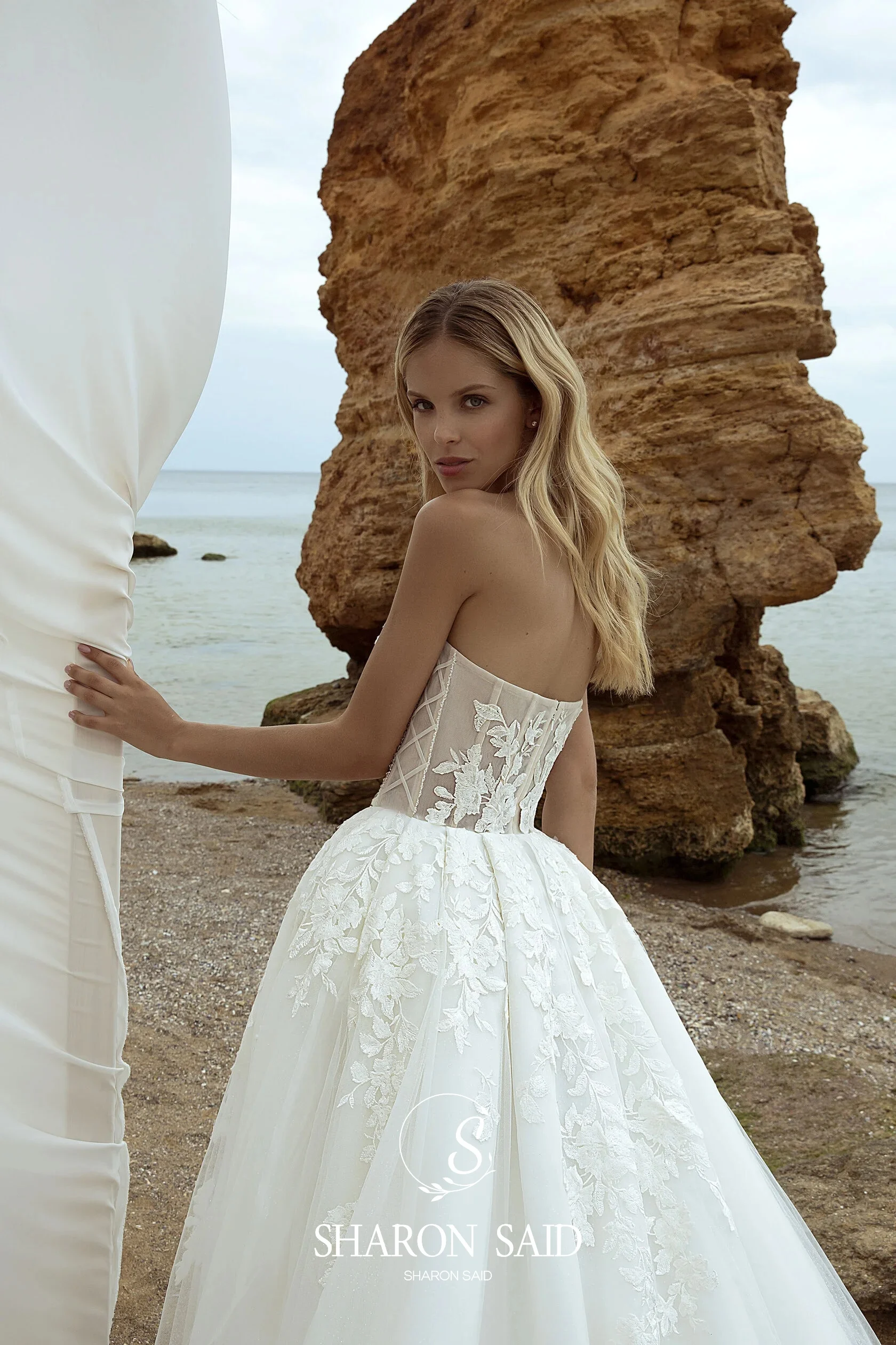 Sharon Said 2025 Suknia Ślubna Vintage Sweetheart Gorsetowa Off White Elegancka Bufiaste Rękawy Aplikacje SW483 Szyta na Miarę