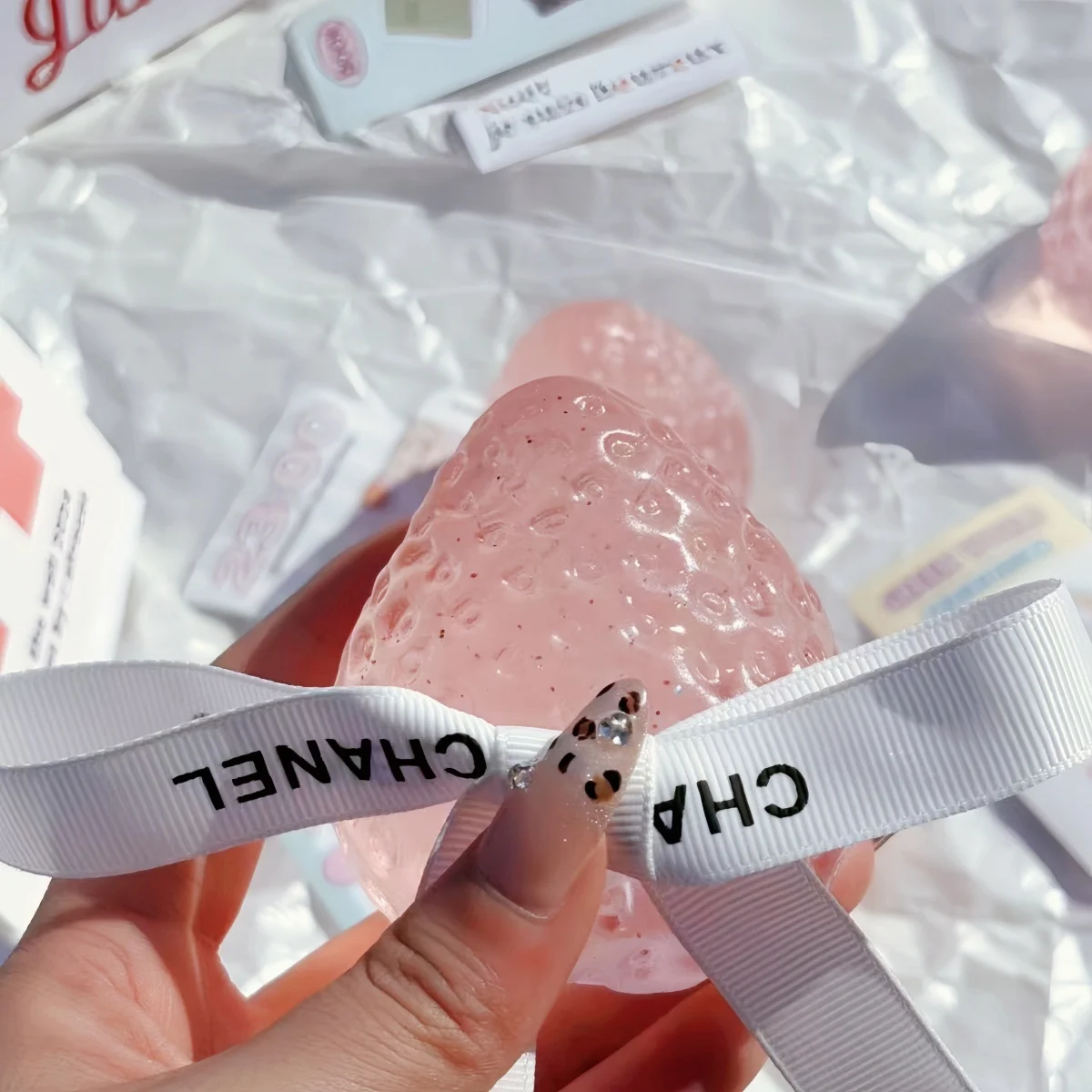 ของเล่นแปลกใหม่สตรอเบอร์รี่เนื้อนุ่ม รูปลักษณ์สูง ฟื้นตัวช้า บีบปลดปล่อยความเครียดสําหรับใช้ในสํานักงาน วันเกิดในอุดมคติ อีสเตอร์ และ