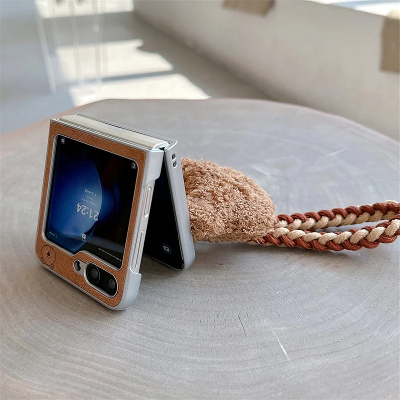 Корейский чехол для телефона с милым медведем для Samsung Z Flip 6 5 4 3, чехол с ремешком на руку, кожаные жесткие чехлы Kawaii для Galaxy Z Flip5 Flip4