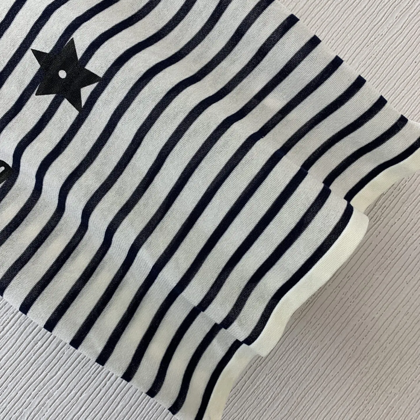 سترة نسائية موديل 2025 مصنوعة من القطن الخالص ذات مربعات كلاسيكية ومطرزة بالطلب المسبق ومتعددة الاستخدامات وقابلة للتنفس وممتصة للعرق